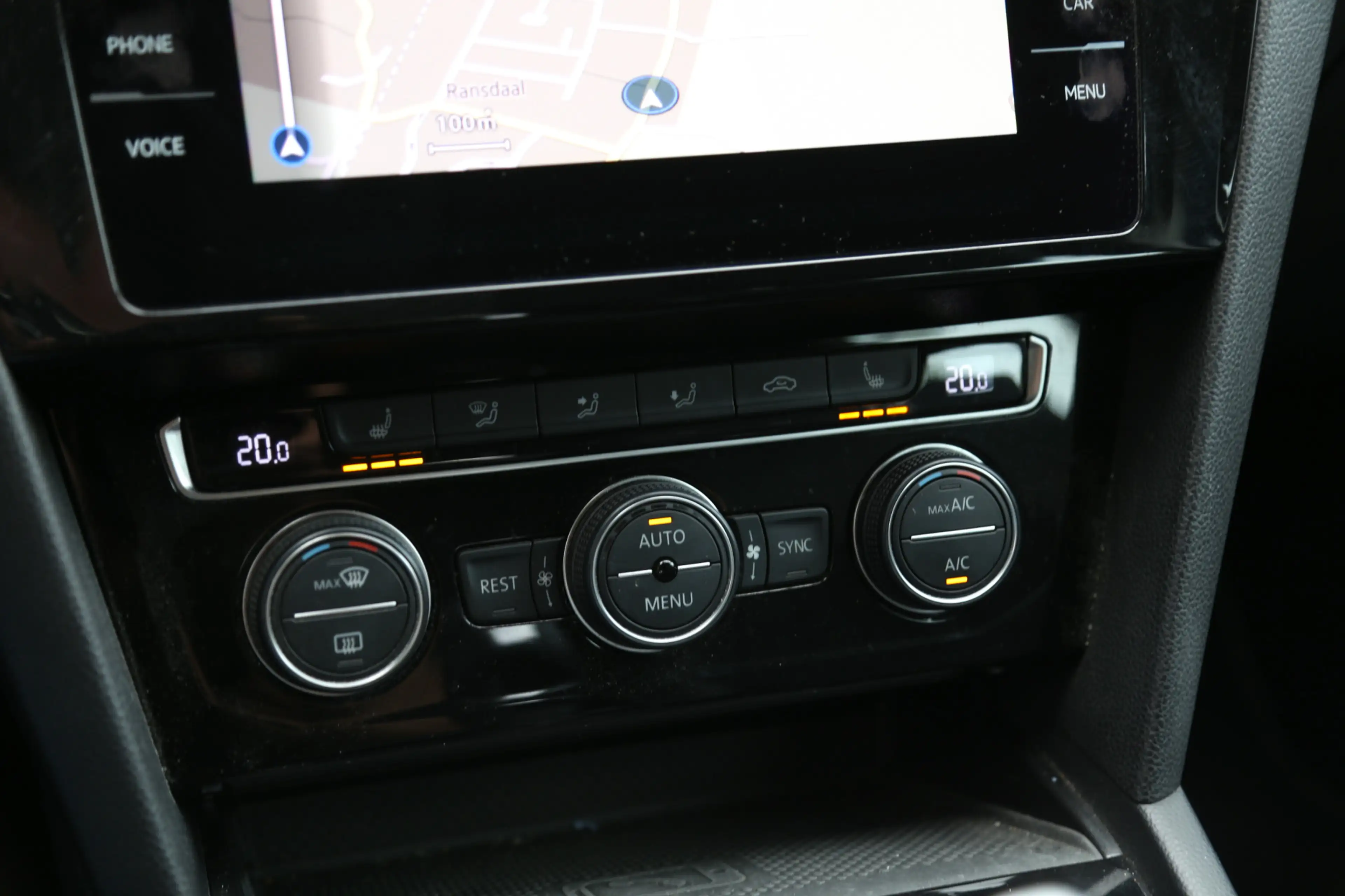 Volkswagen Passat Variant 1.5 TSI Elegance DSG Navi Camera LED ACC — photo 11