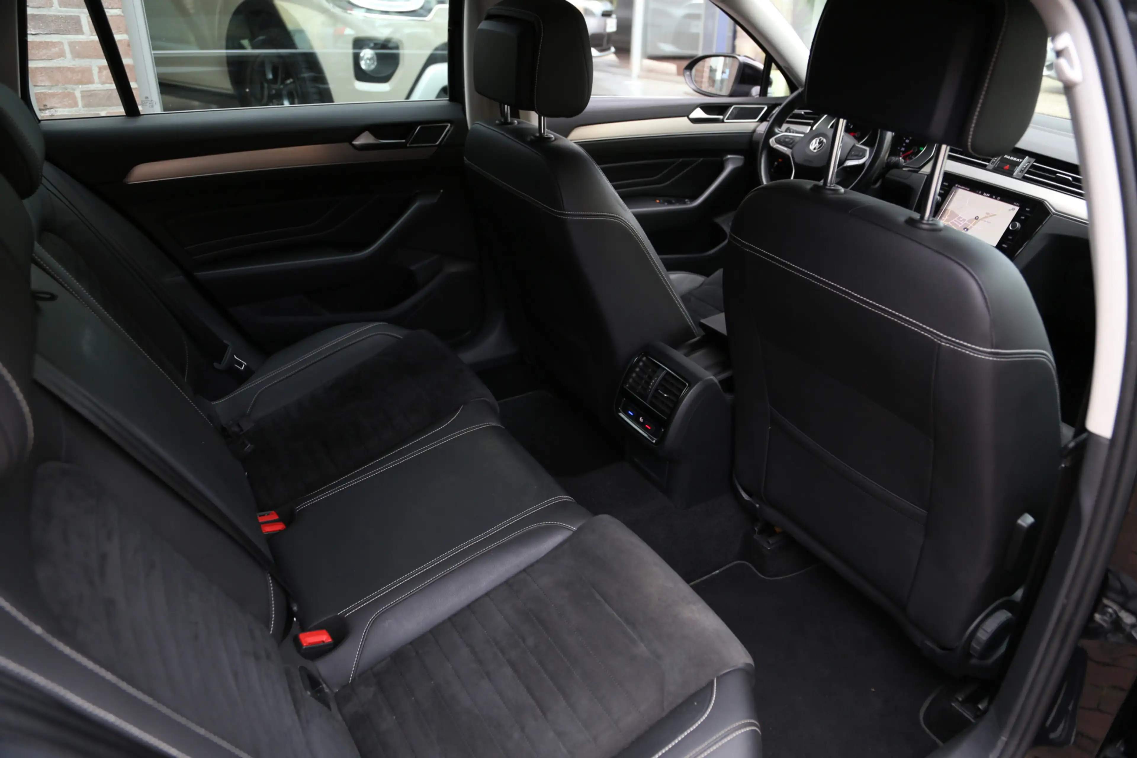 Volkswagen Passat Variant 1.5 TSI Elegance DSG Navi Camera LED ACC — photo 13