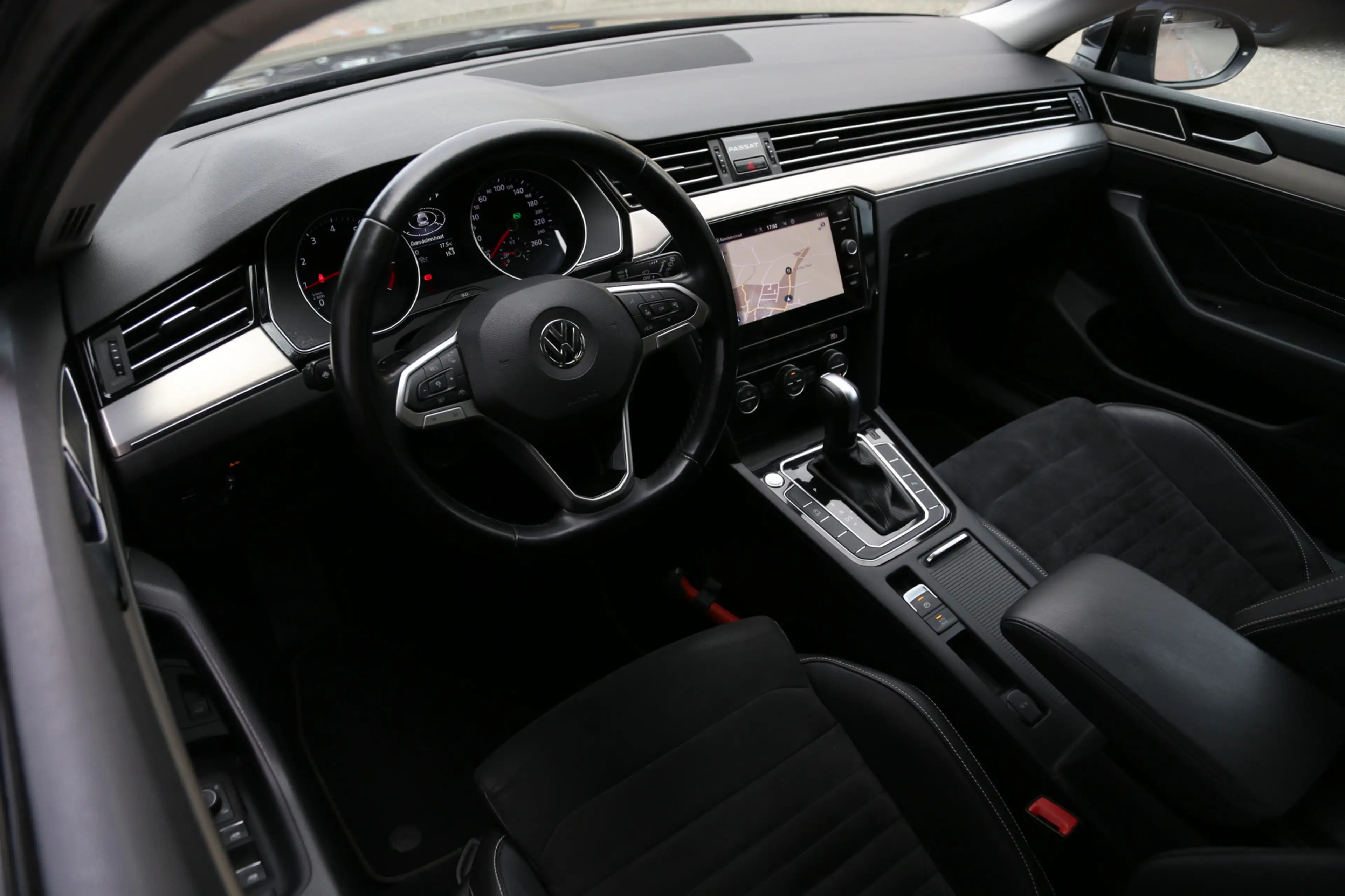 Volkswagen Passat Variant 1.5 TSI Elegance DSG Navi Camera LED ACC — photo 6
