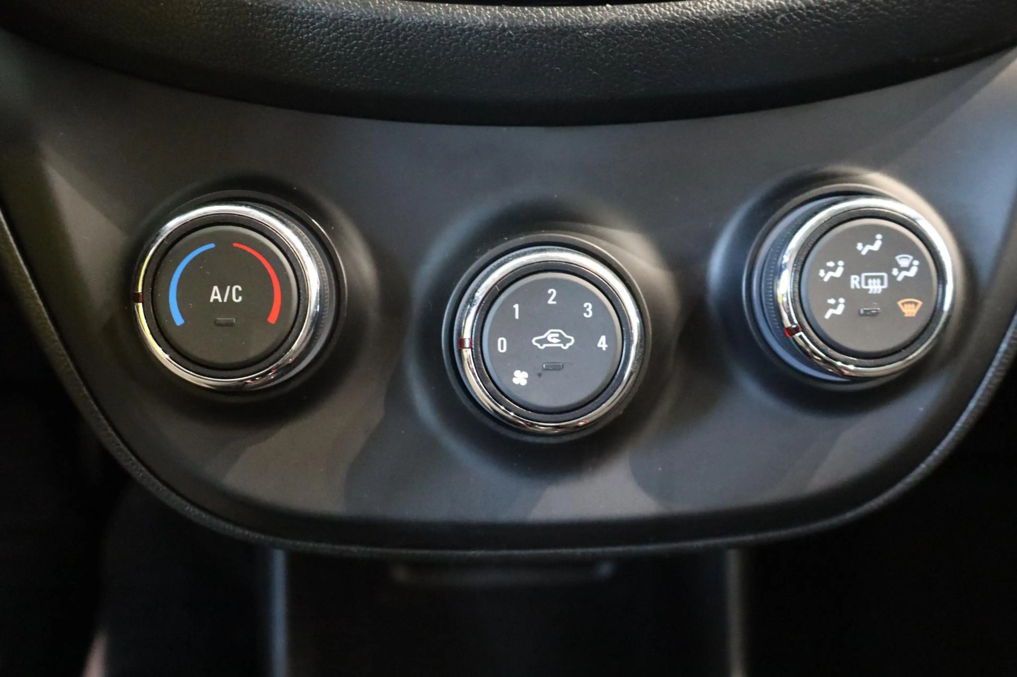 Opel Karl 1.0 ecoFLEX Edition — photo 12