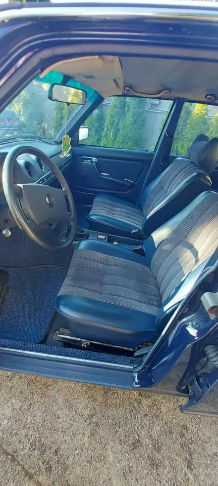 Mercedes-Benz 200, foto 1
