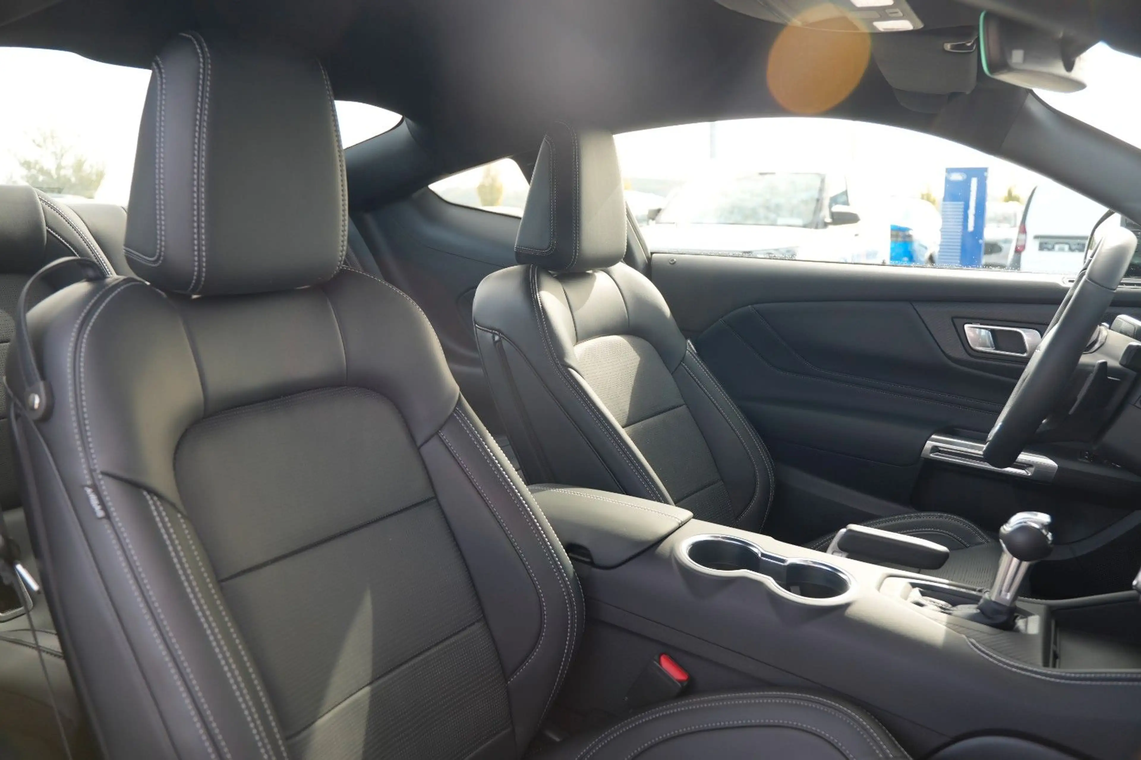 Ford Mustang Fastback 5.0 Ti-VCT V8 GT Bronze-Styling — photo 14