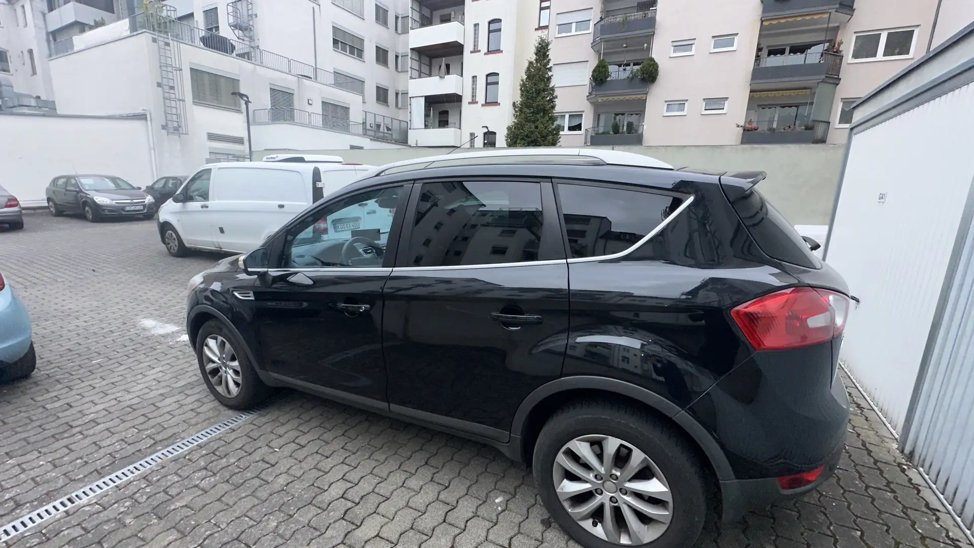 Ford Kuga 2.0 TDCi 2x4 Titanium - 1
