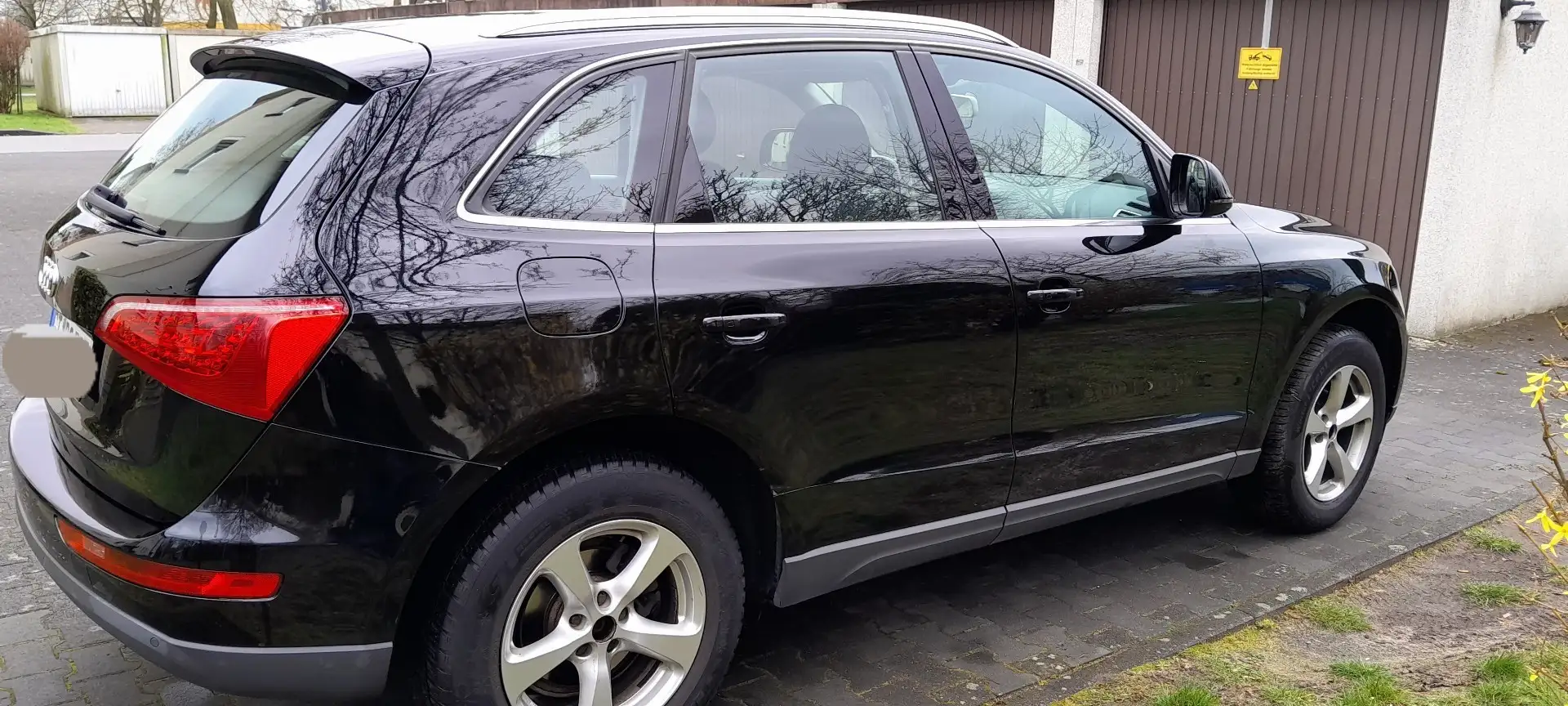 Audi Q5 2.0 TDI quattro TÜV 04.2026 Schwarz - 1