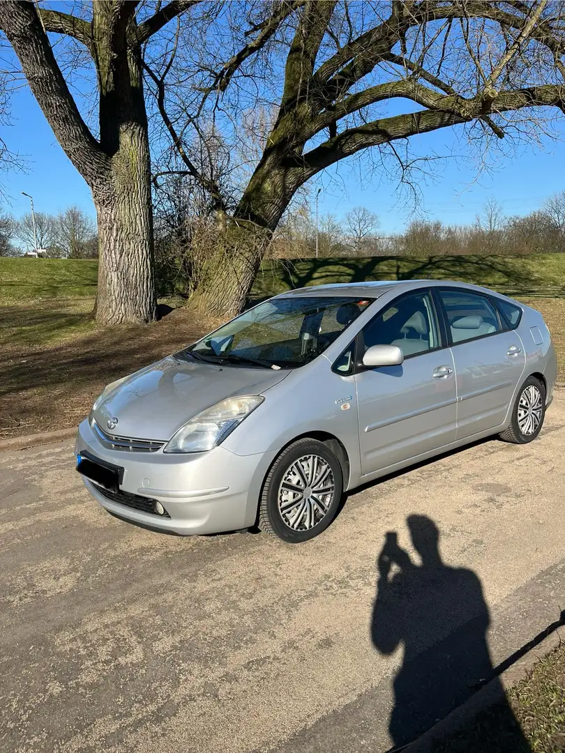 Toyota Prius (Hybrid) - 2