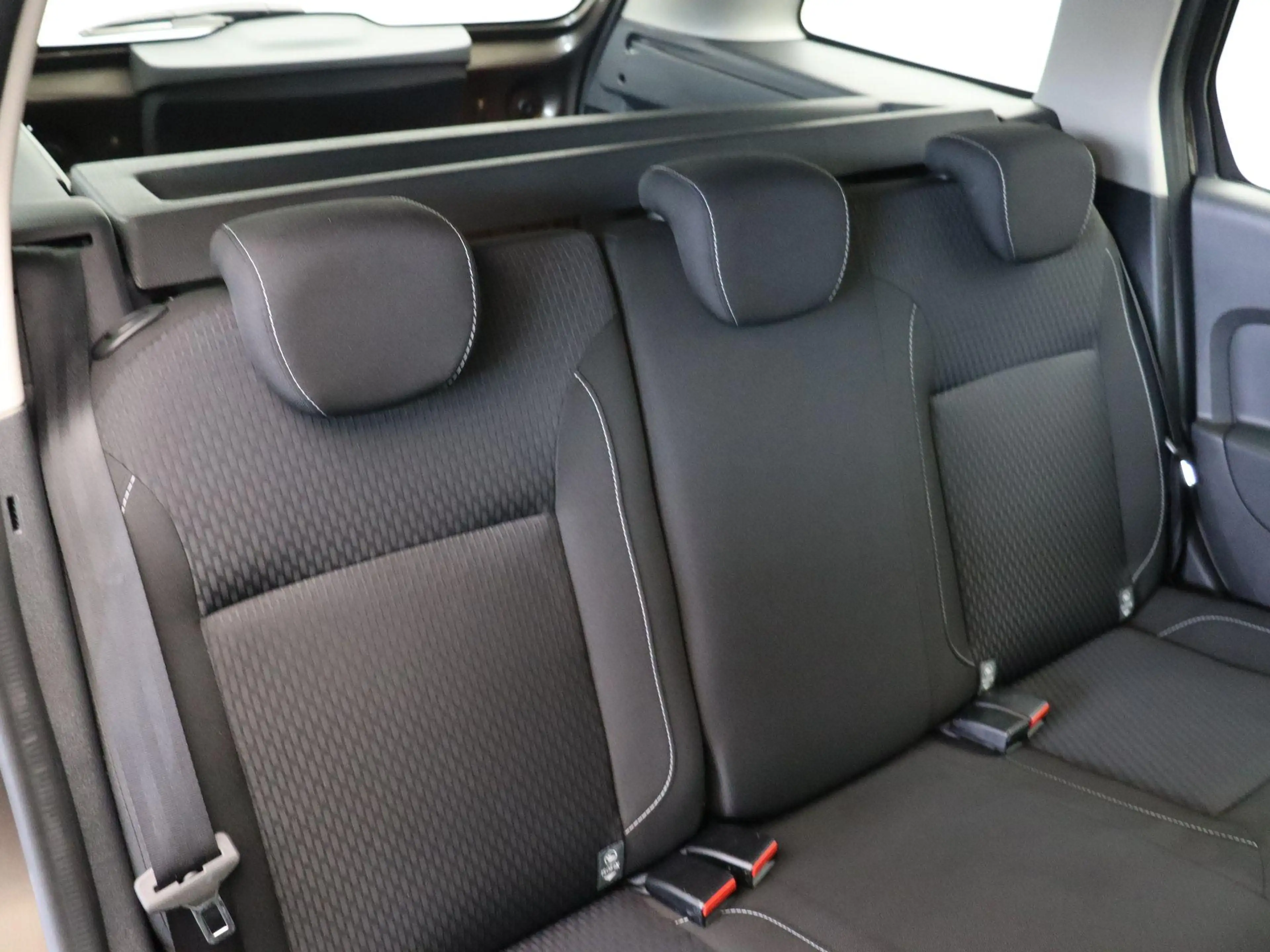 Dacia Logan MCV 90pk TCe Laureate | 100% Dealer onderhouden! | — photo 9