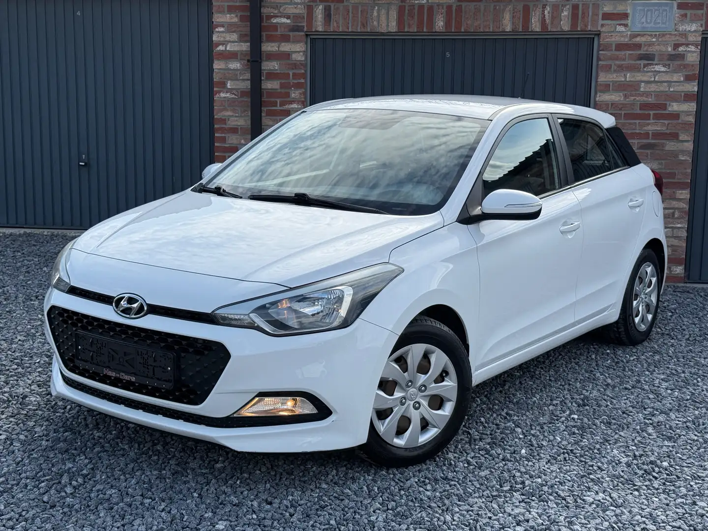 Hyundai i20 1.1 CRDi ( 90.677Km ) Euro 6b ( Garantie 1An ) ! Blanc - 2