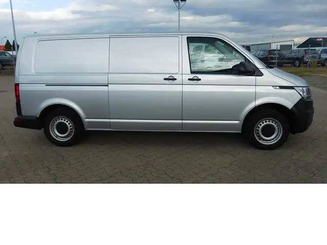 Volkswagen Transporter view 2