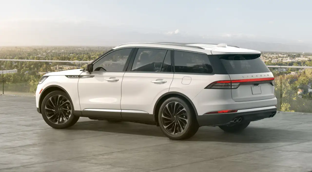 Lincoln Aviator снимка Lincoln Aviator