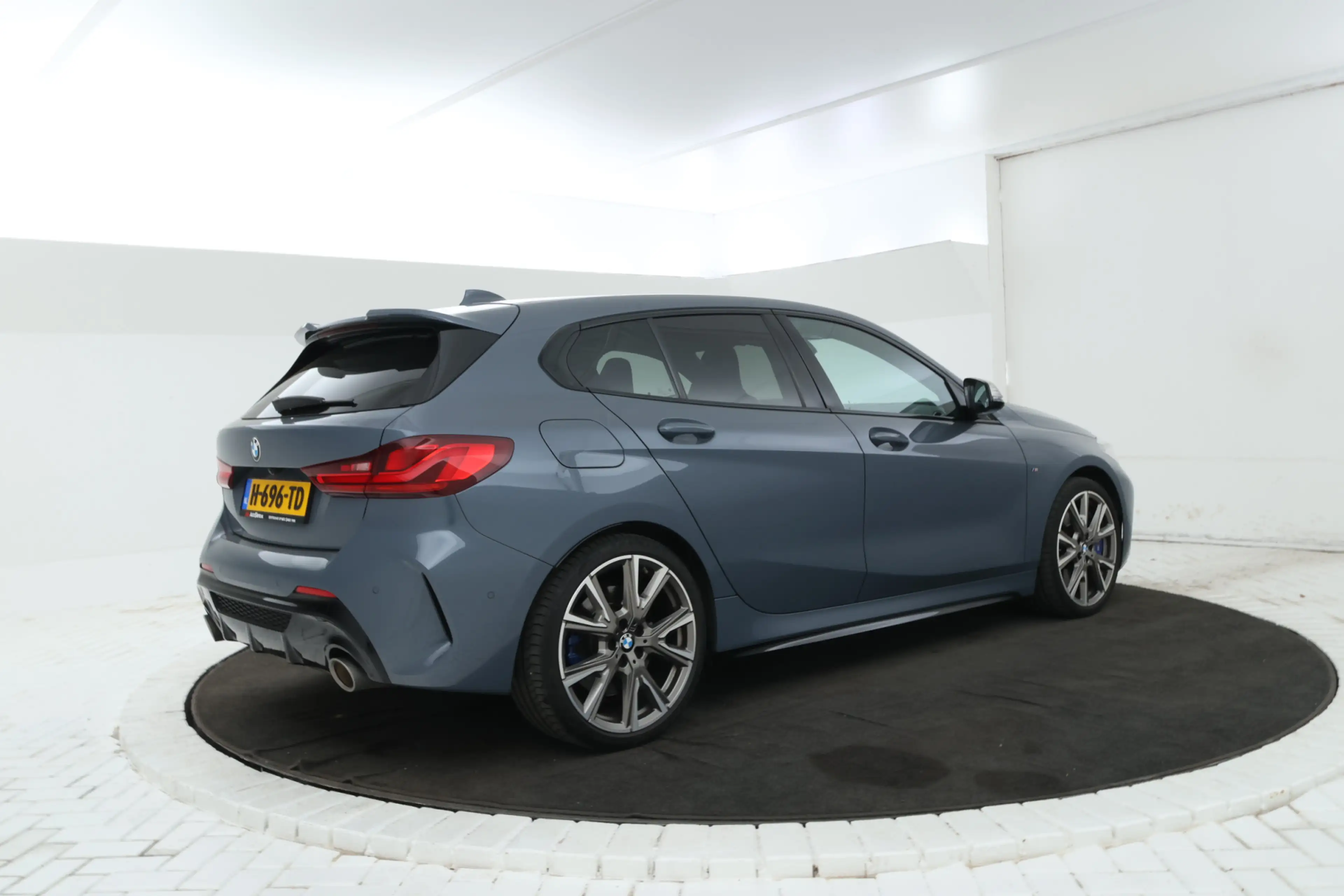 BMW 135 1-serie M135i xDrive High Executive Edition Head U — photo 3