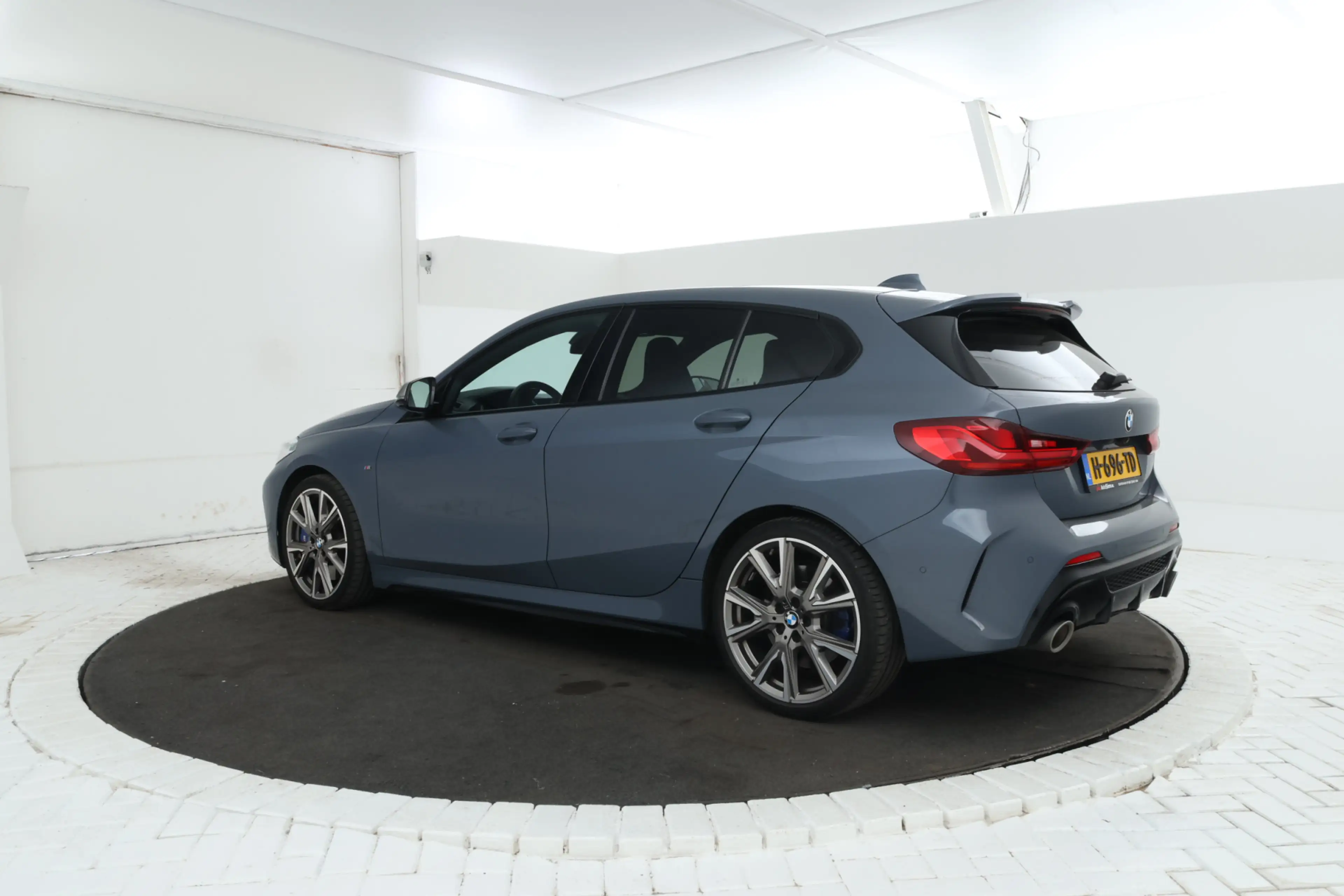 BMW 135 1-serie M135i xDrive High Executive Edition Head U — photo 2
