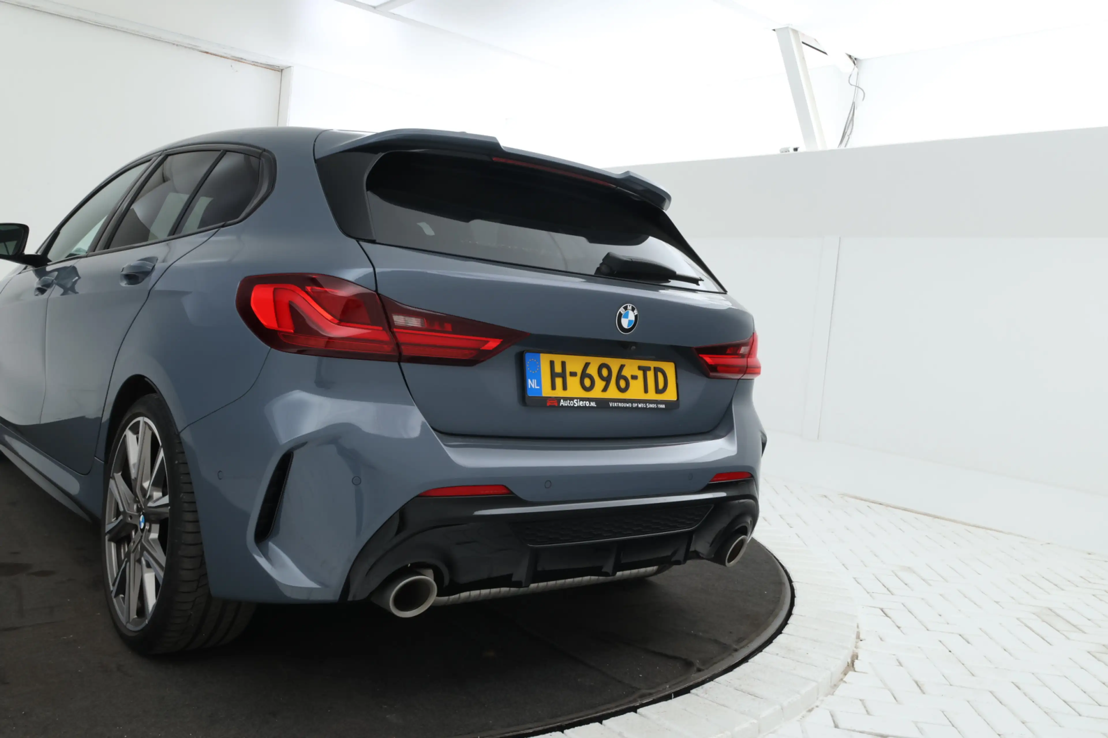 BMW 135 1-serie M135i xDrive High Executive Edition Head U — photo 11