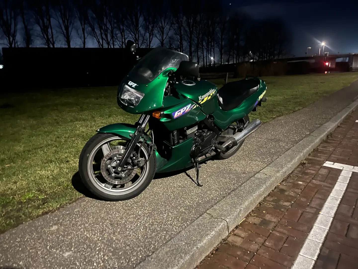 Kawasaki GPZ 500 S - 1