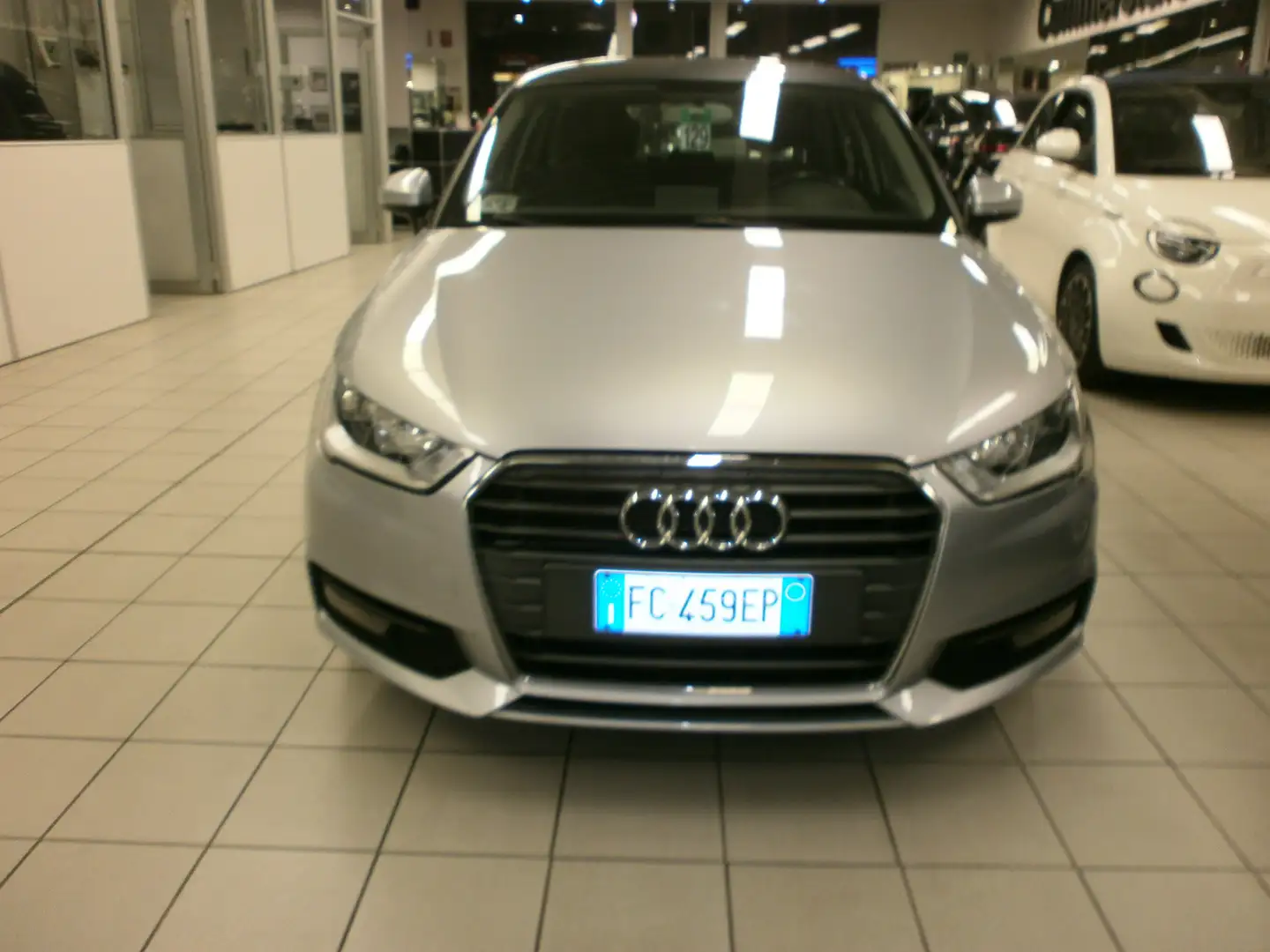Audi A1 A1  Sportback 1.0 tfsi ultra  95cv s-tronic Argent - 2