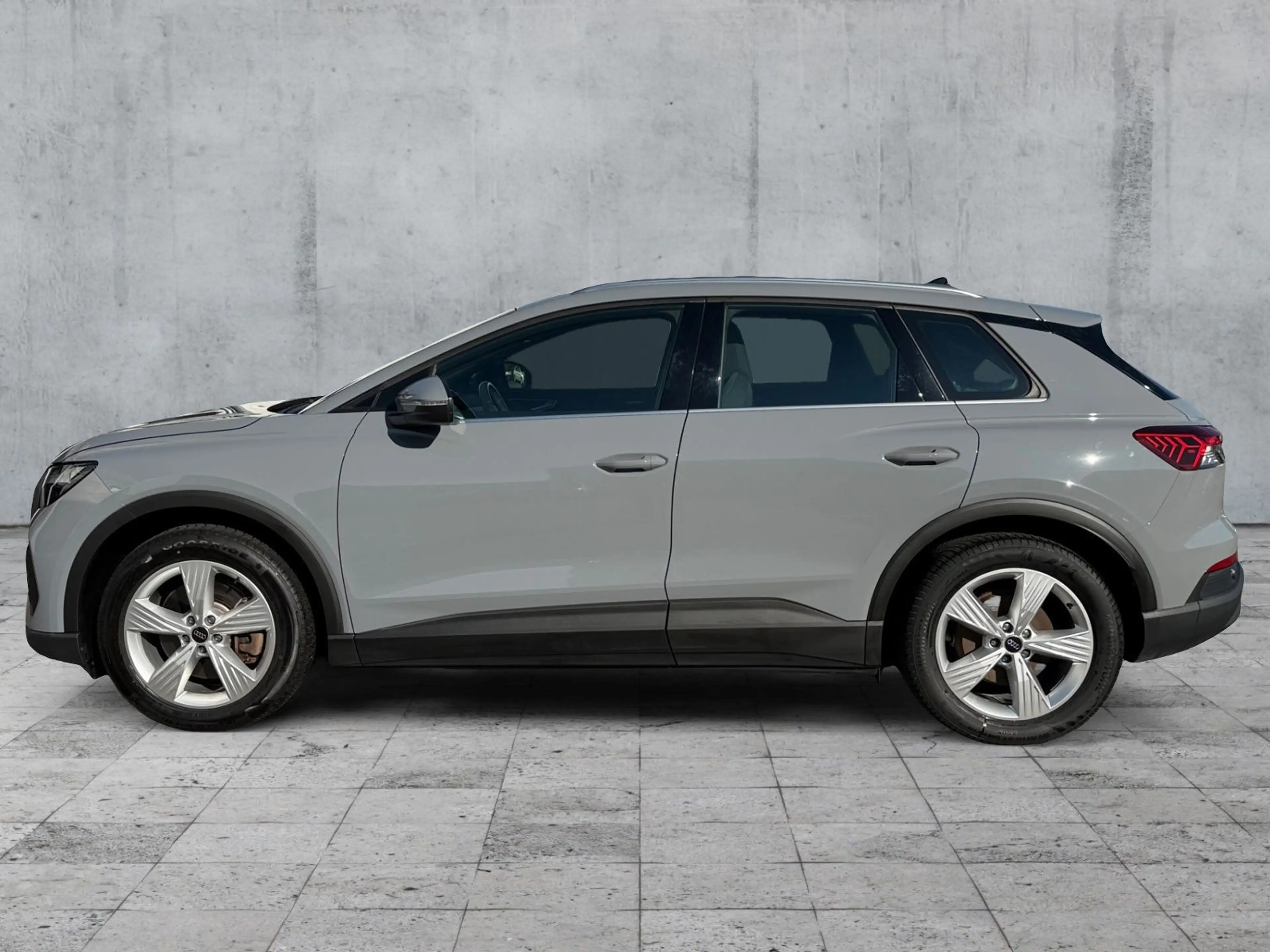Audi Q4 e-tron 40 LED+NAVI+RFK+ACC+SHZ+19"LM — photo 4