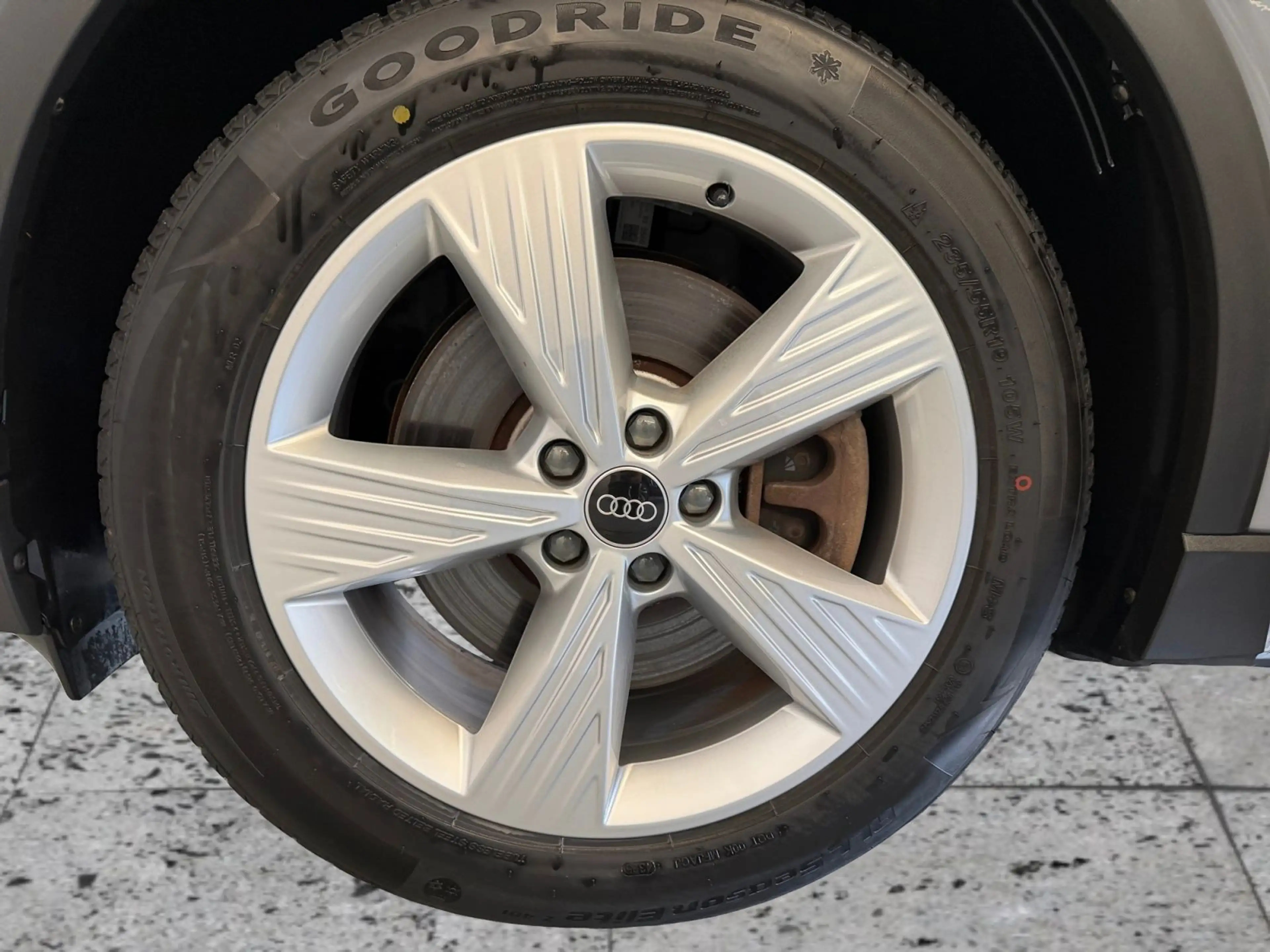 Audi Q4 e-tron 40 LED+NAVI+RFK+ACC+SHZ+19"LM — photo 8