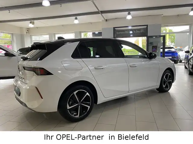 Opel Astra view 4