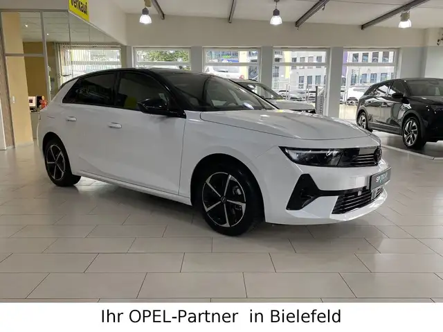 Opel Astra view 3