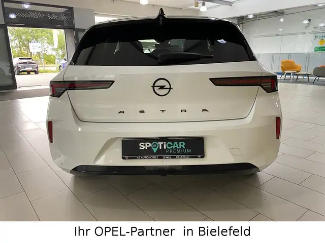 Opel Astra view 5