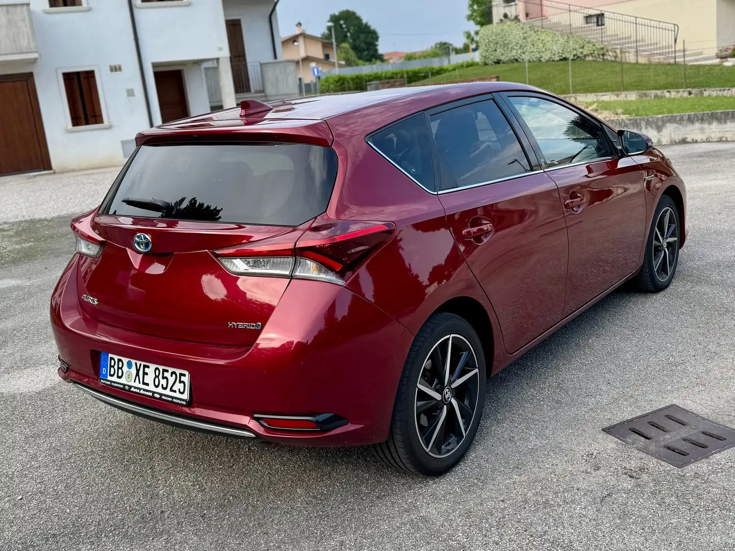 Toyota Auris Auris Hybrid 1.8 VVT-i Hybrid Automatik Team Deuts Red - 2