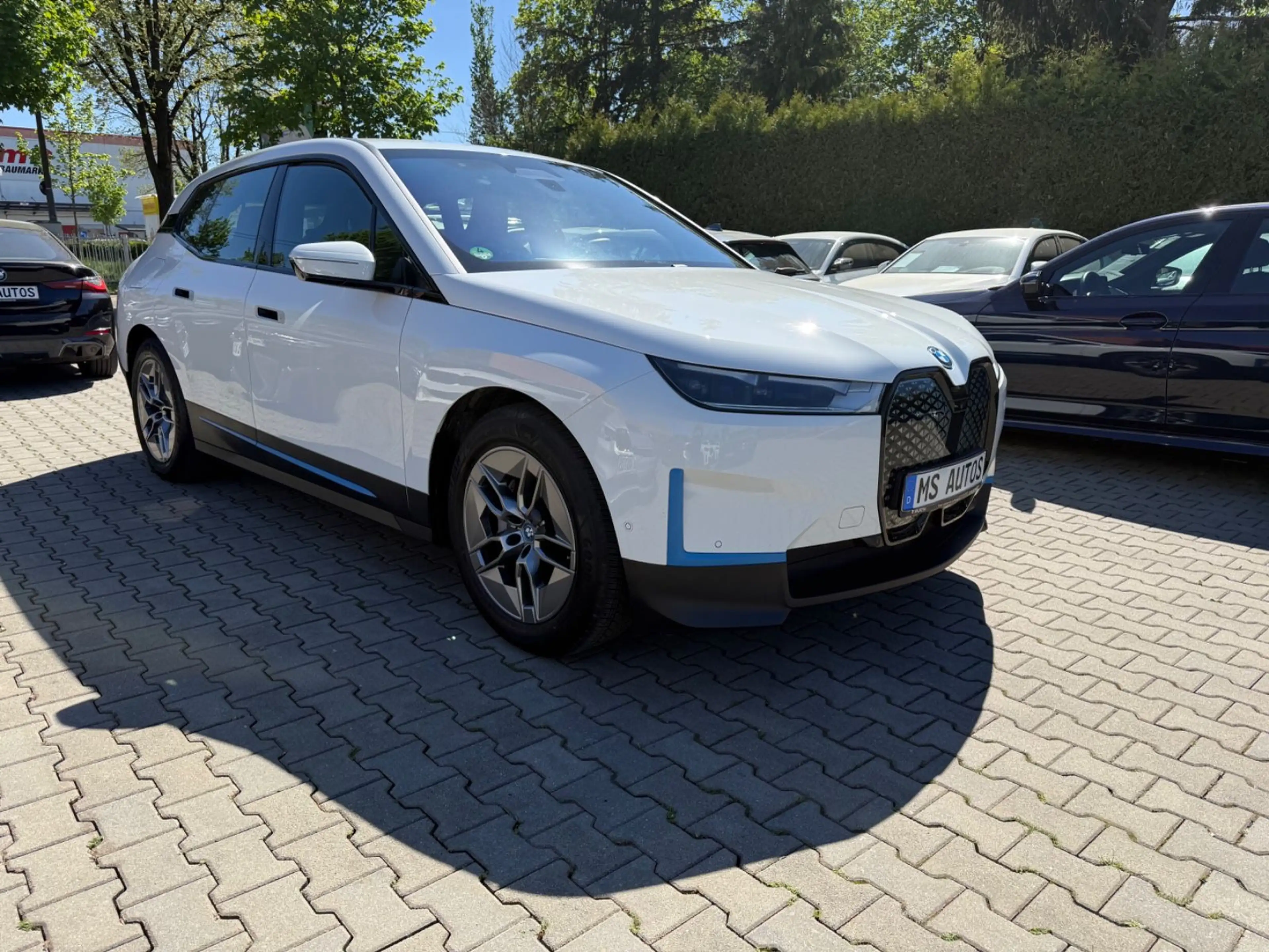BMW iX 40 xDrive*Head Up*360Kamera*Harmann*Komfortzu — photo 2