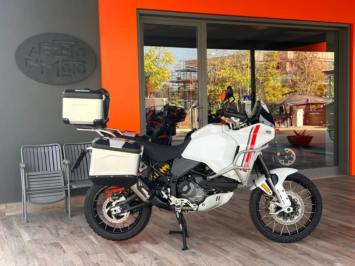Ducati DesertX Bianco - 2