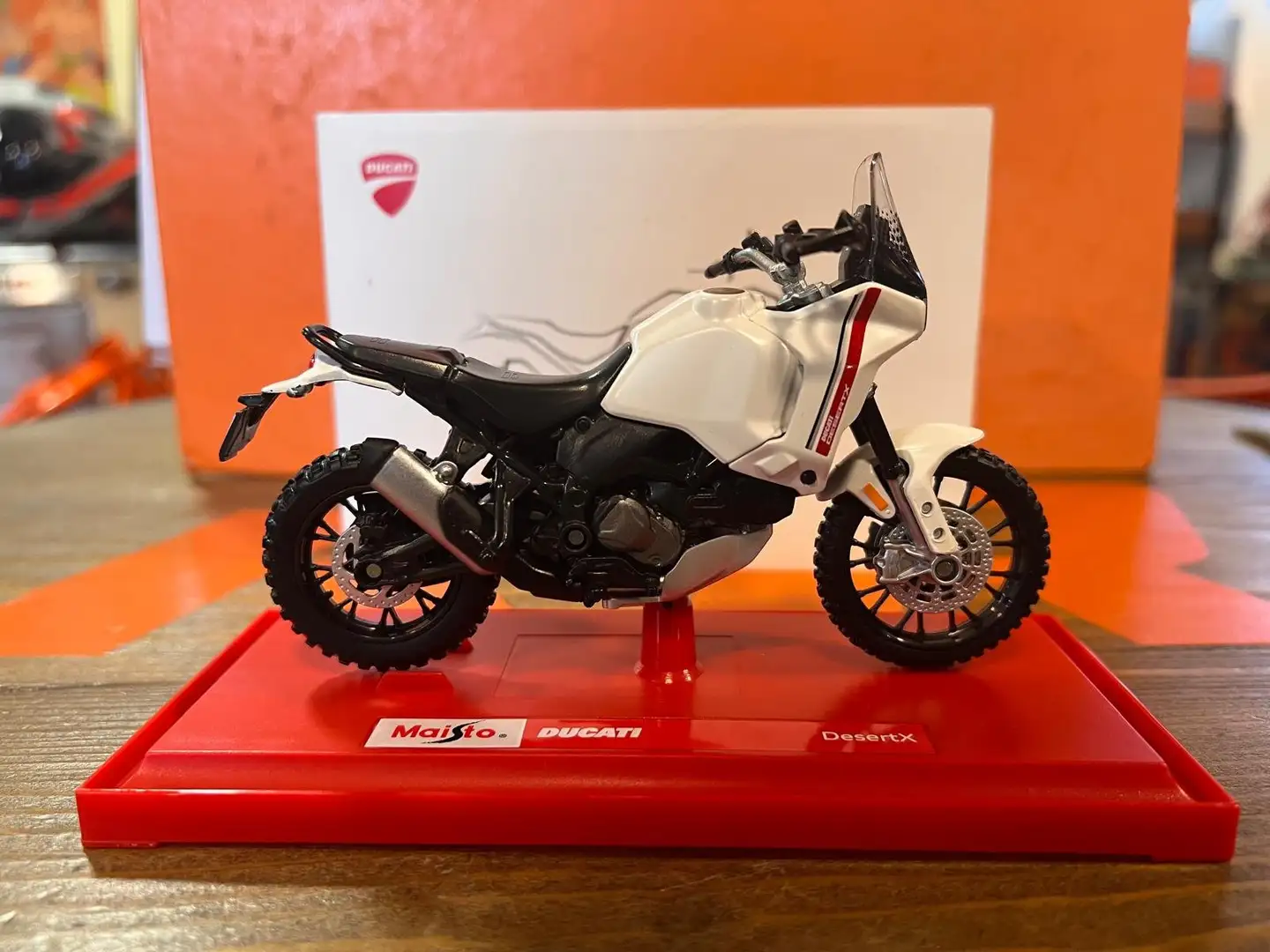 Ducati DesertX Bianco - 1