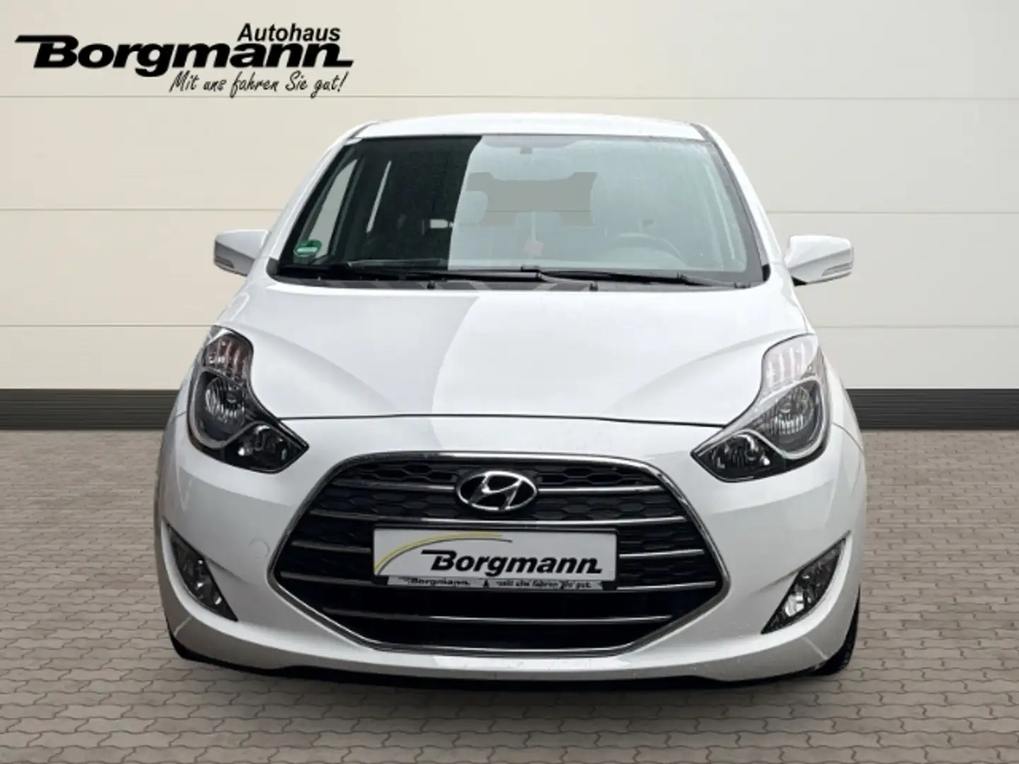 Hyundai iX20 blue Passion FL 1.6 Benzin Klimaautom SHZ LenkradH Biały - 2