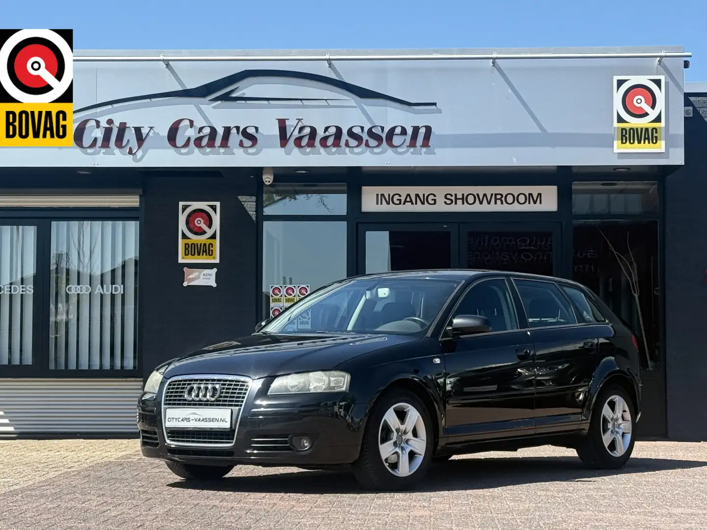 Audi A3 Sportback 1.6 FSI Ambiente 116 pk export price cli Negro - 1