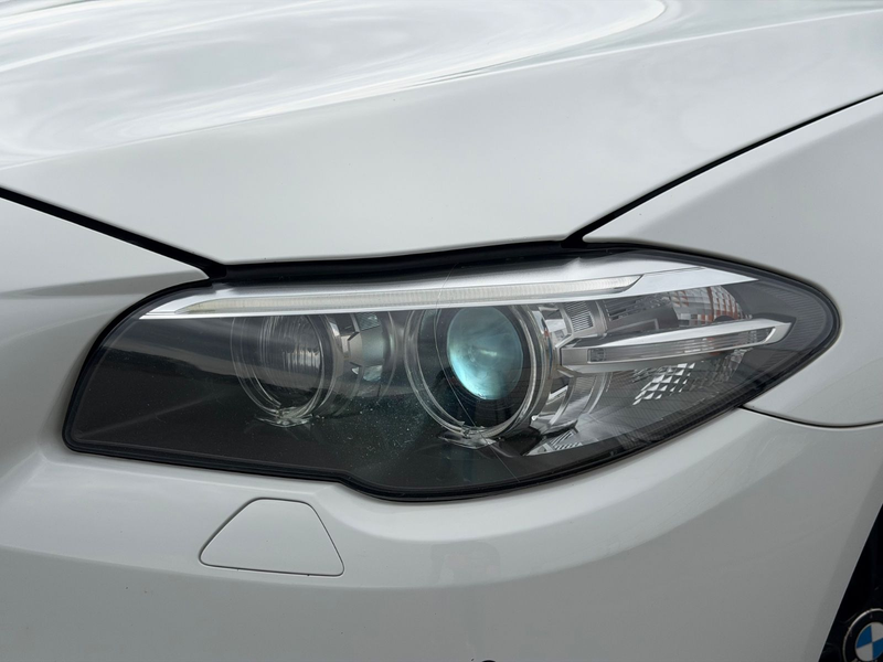 BMW 530 d Limousine Luxury Dach Leder HuD H&K Voll — photo 3
