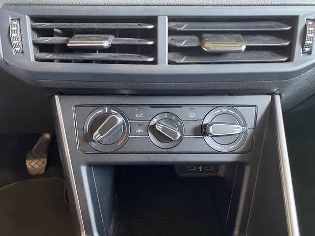 Volkswagen Polo view 11
