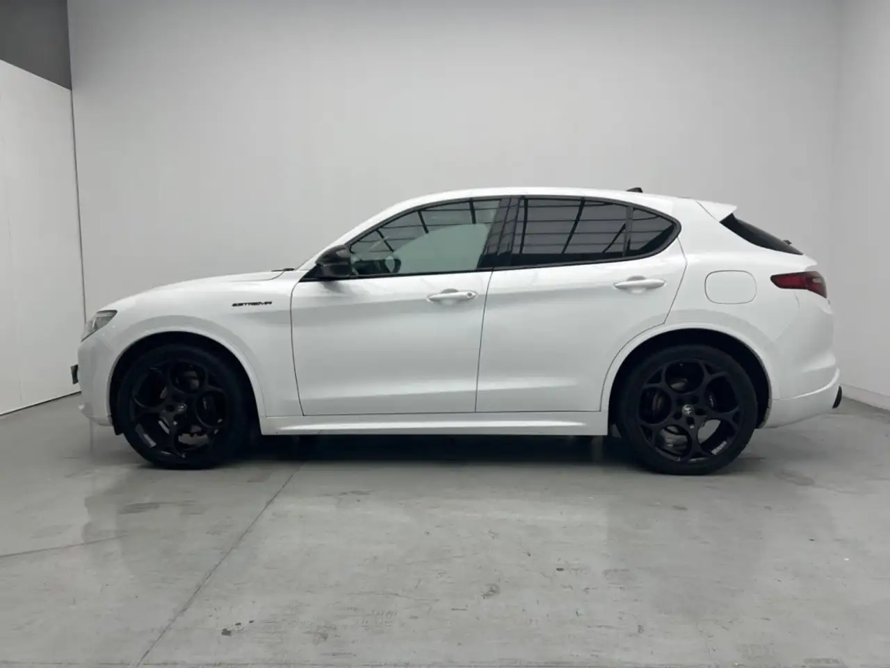 Alfa Romeo Stelvio 2023