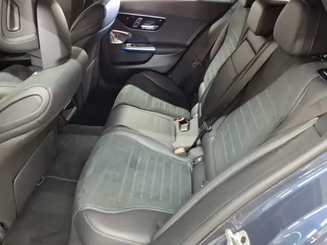 Mercedes-Benz C-Class view 13