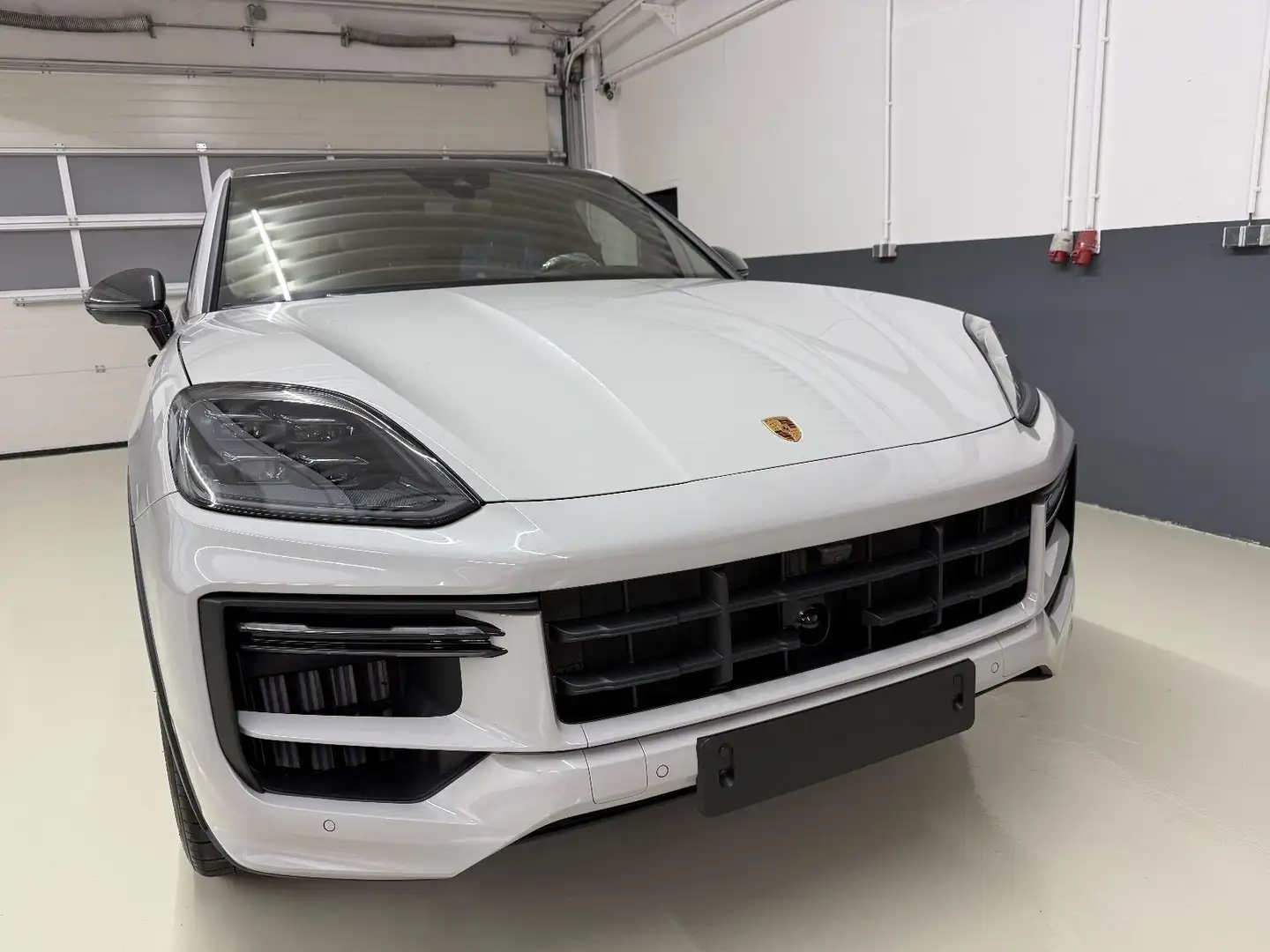 Porsche Cayenne Coupe Turbo E-Hybrid mit GT-Paket, Lp.260.000 Grau - 1