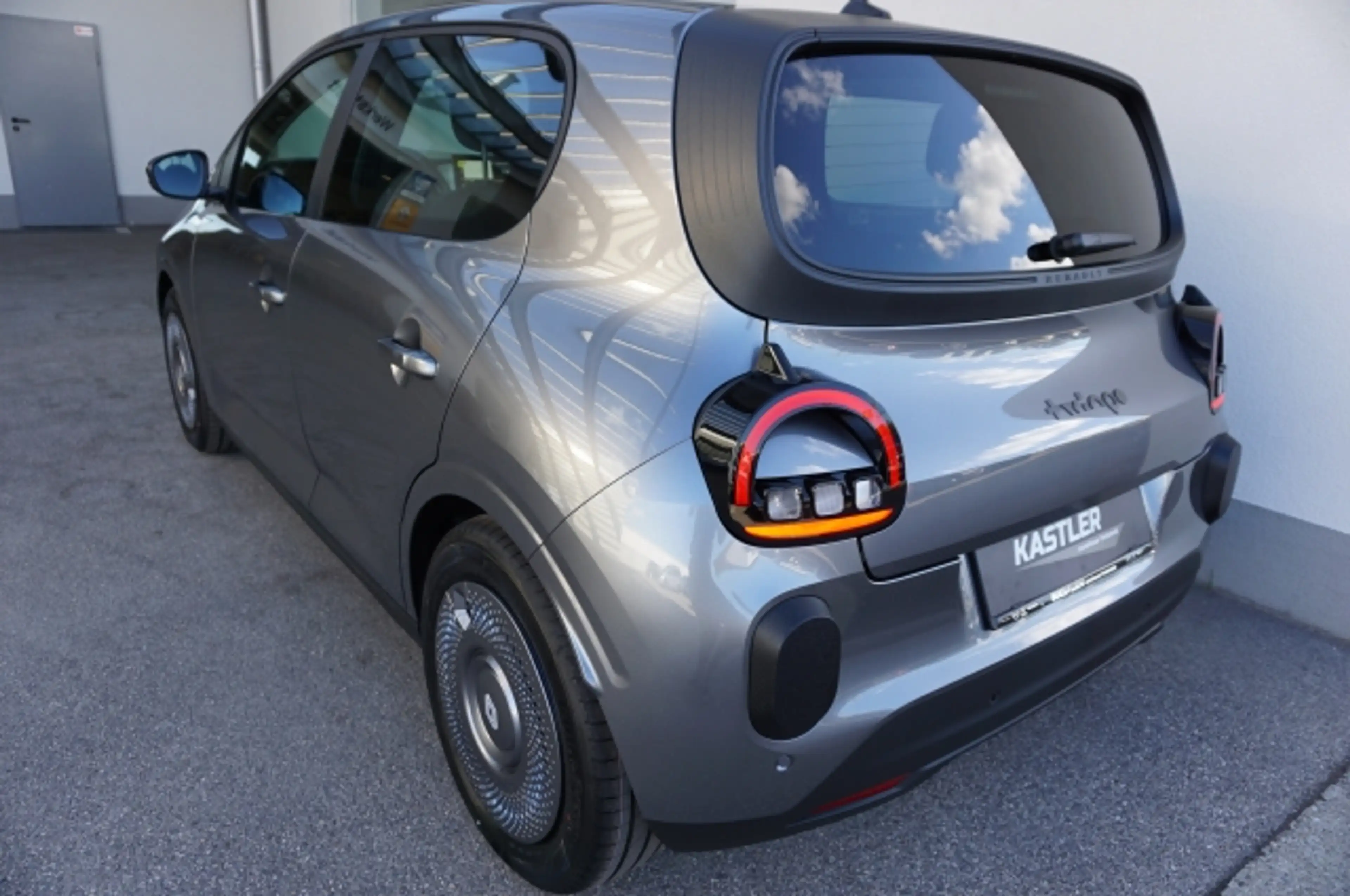 Renault Twingo E-Tech Evolution 80 PS urban range — photo 3