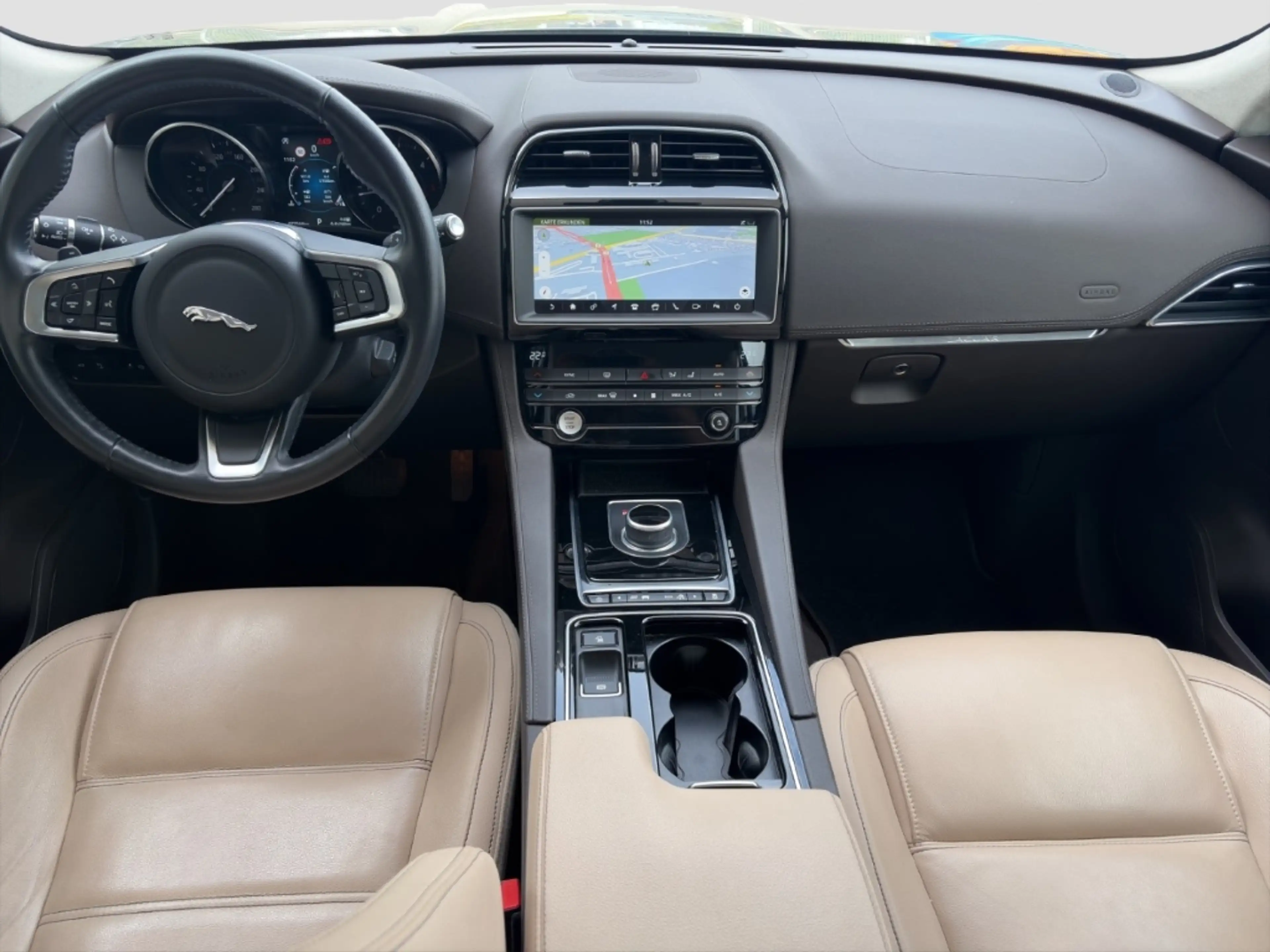 Jaguar F-Pace Prestige 20d AWD *NAVI*CAM*AHK*SITZHZG*PANO* — photo 10