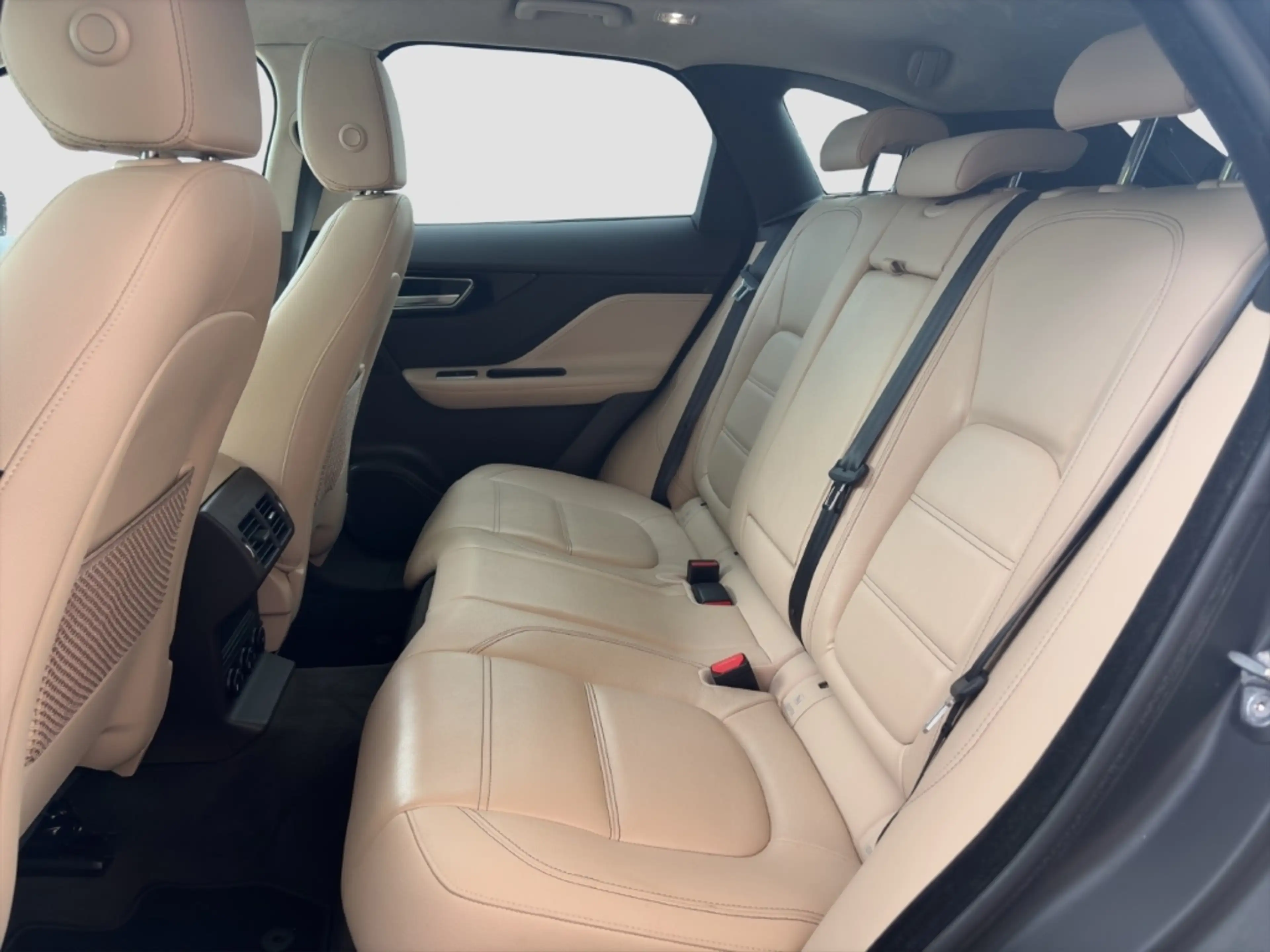 Jaguar F-Pace Prestige 20d AWD *NAVI*CAM*AHK*SITZHZG*PANO* — photo 8