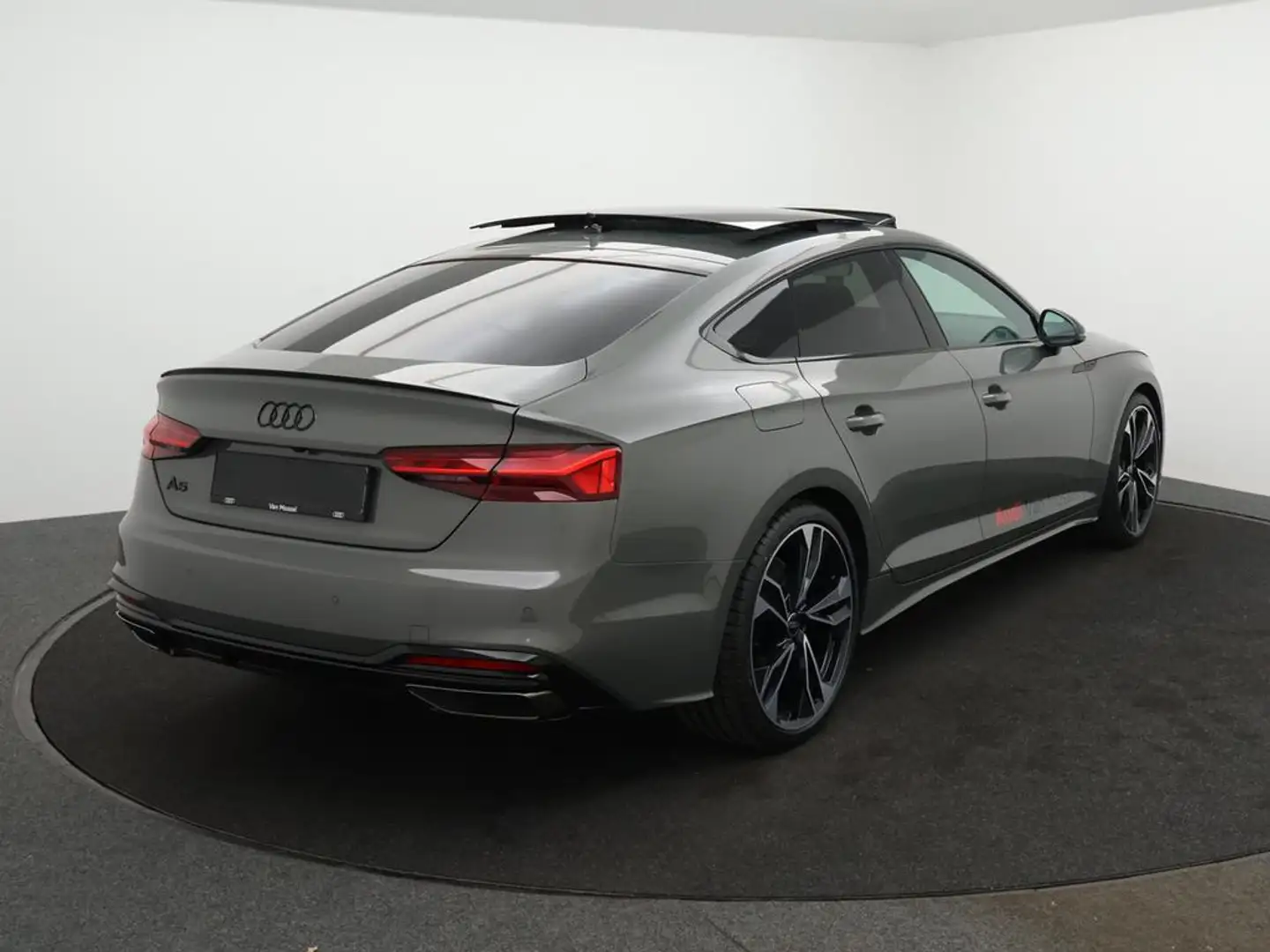 Audi A5 Sportback Audi A5 Sportback Competition 35TFSI 150PK *AUTOMAAT*3X S-LINE*PANO*FULL LED*SPORTSEATS*ZETELVERWARMING*... Grau - 2