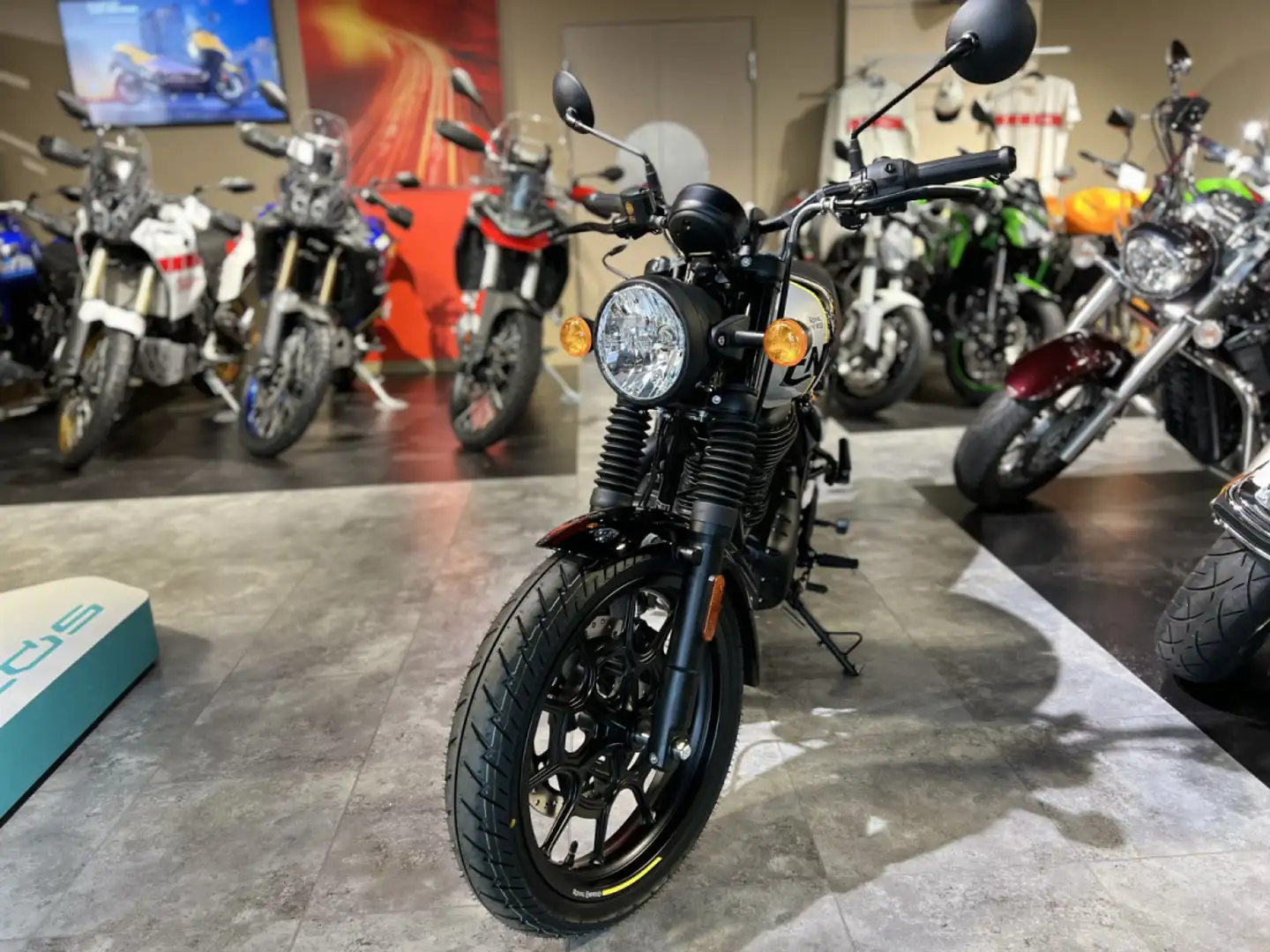 Royal Enfield Hunter 350 REBEL BLACK Negro - 2