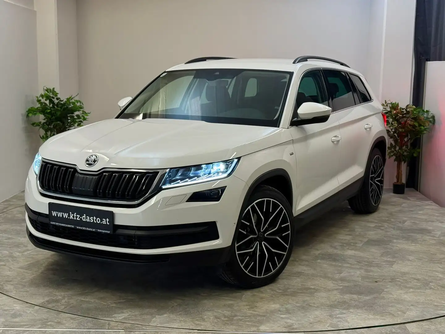 Skoda Kodiaq STYLE /// 4x4 // DSG /// AHK /// Blanco - 1
