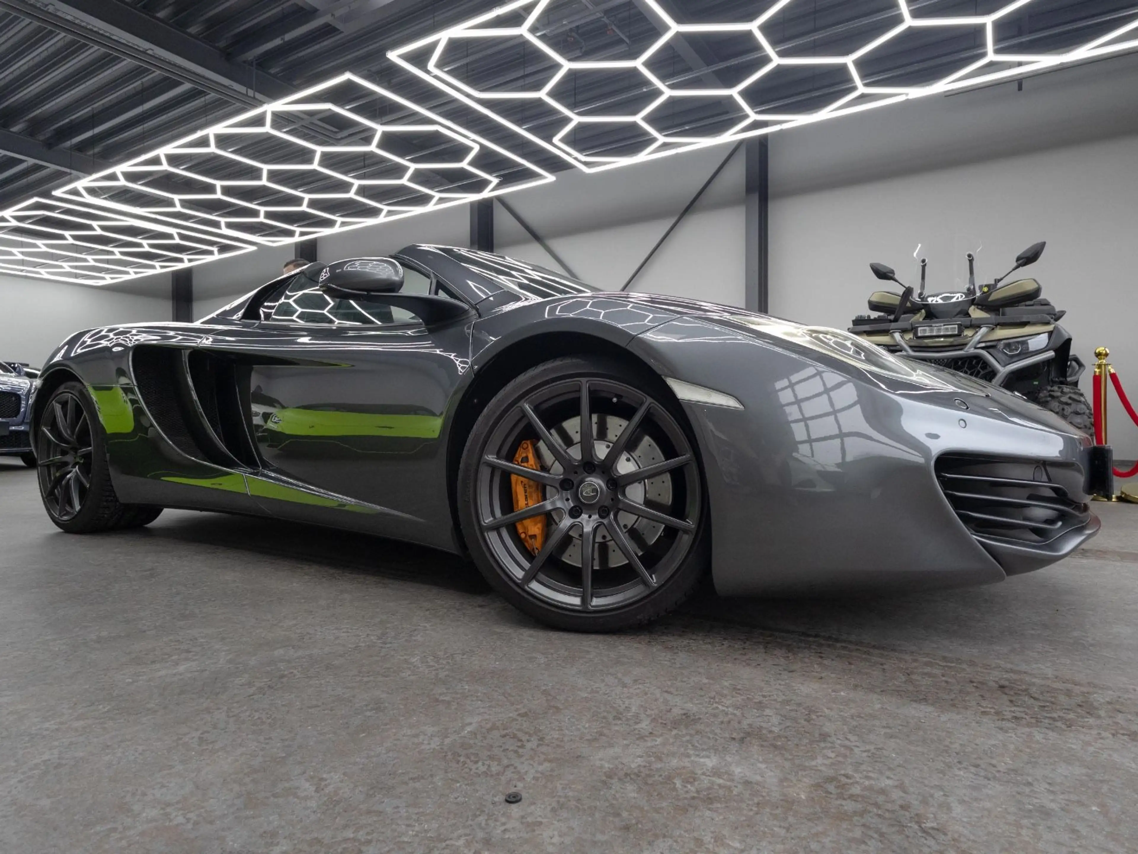 McLaren MP4-12C Spider 3.8 V8 Spider *Carbon*Scheck* — photo 6