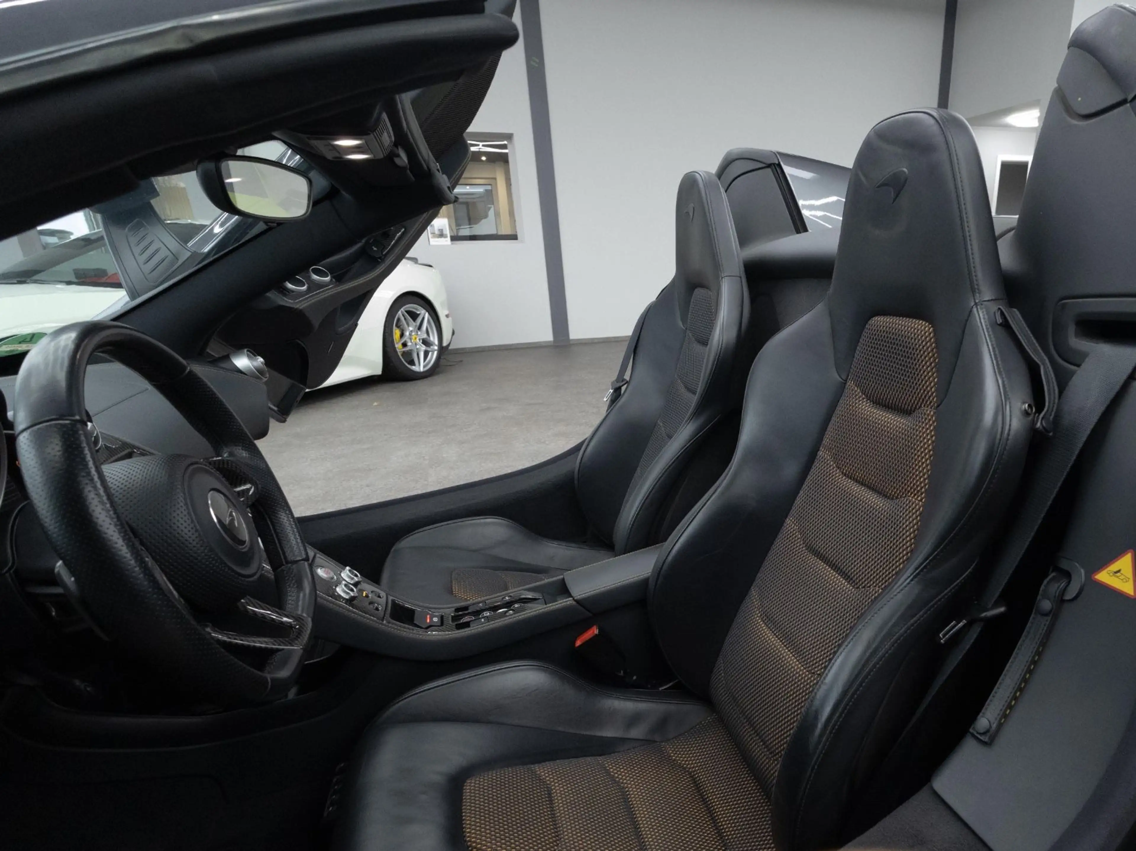 McLaren MP4-12C Spider 3.8 V8 Spider *Carbon*Scheck* — photo 13