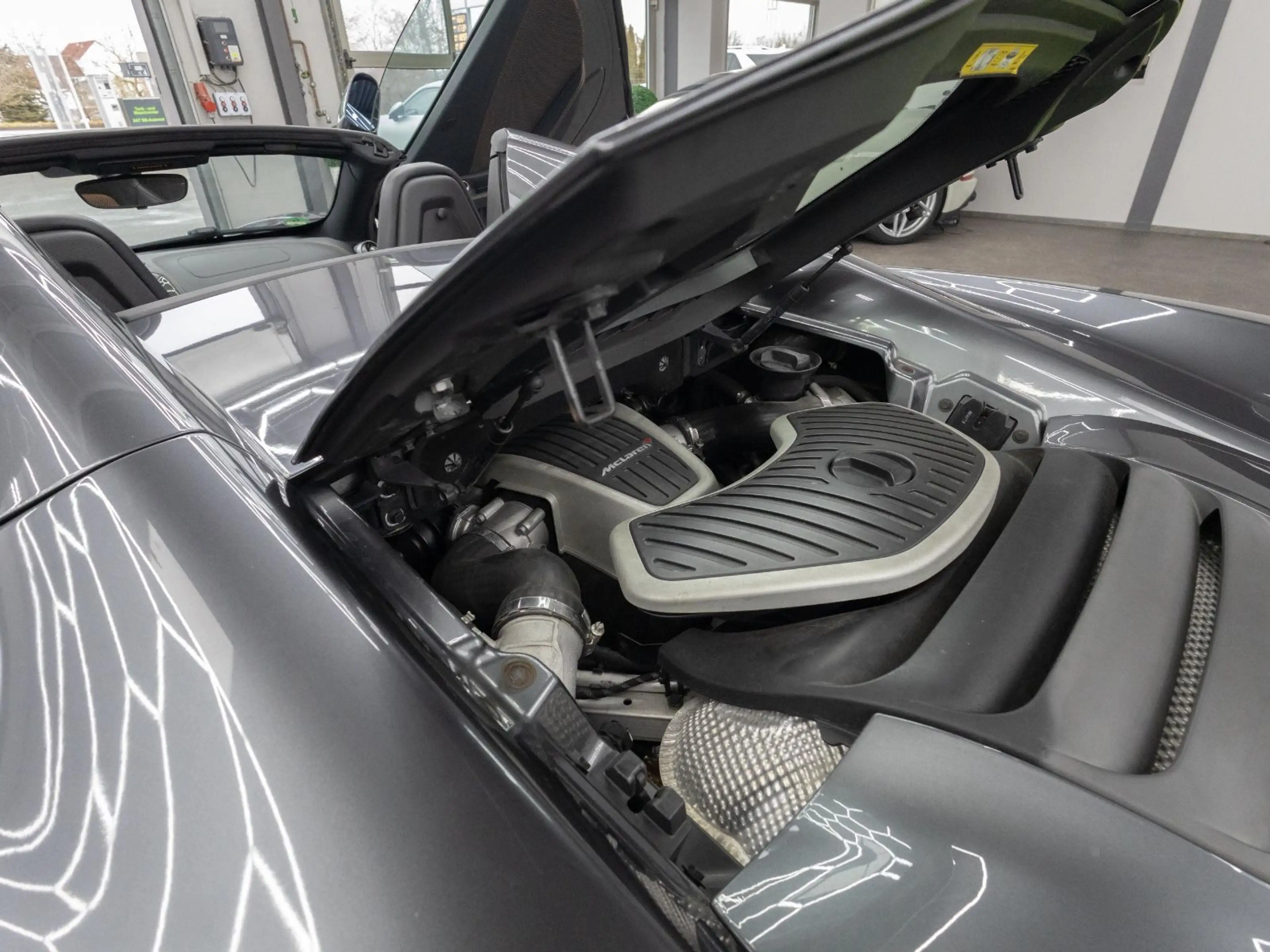 McLaren MP4-12C Spider 3.8 V8 Spider *Carbon*Scheck* — photo 11