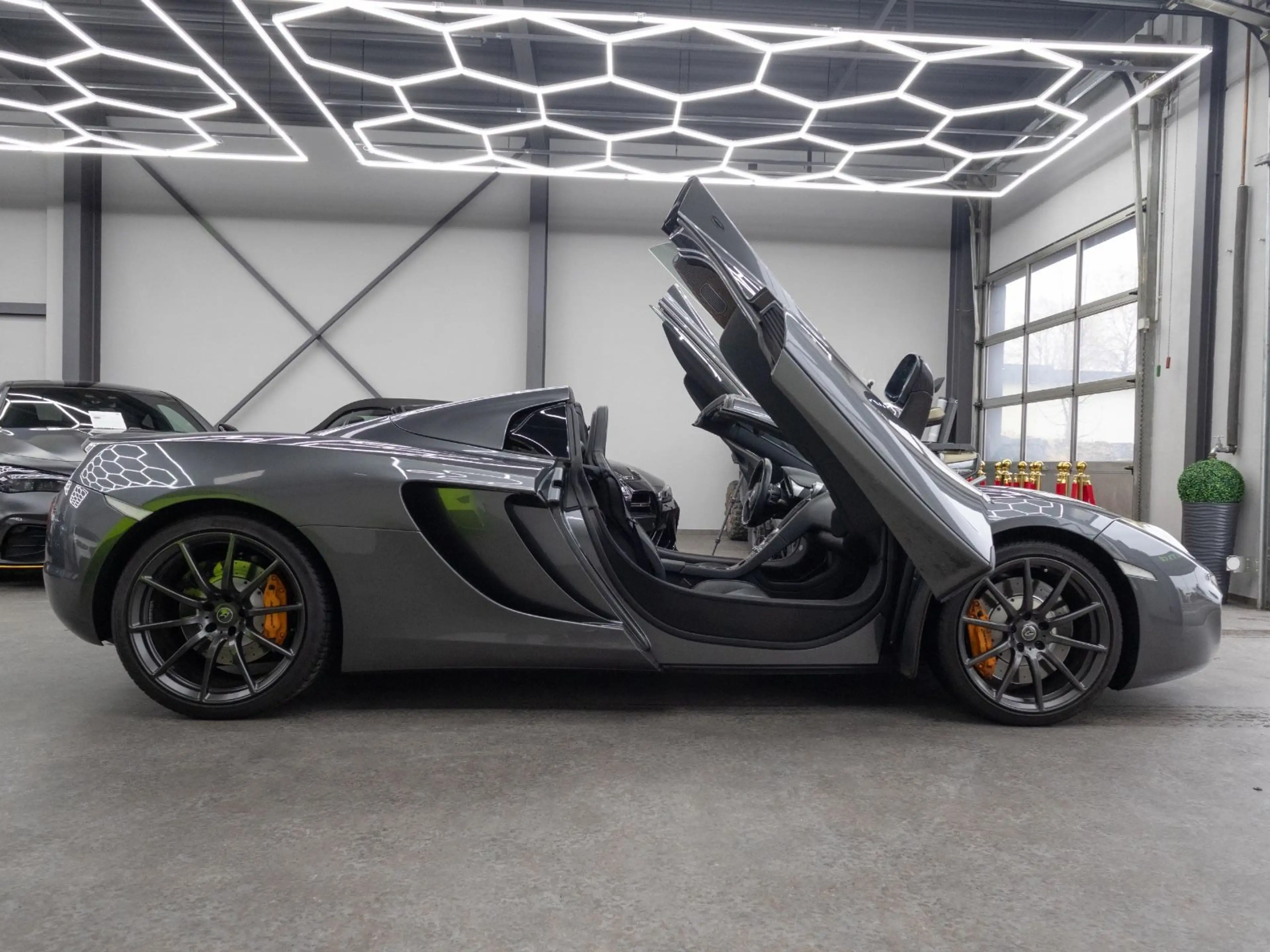 McLaren MP4-12C Spider 3.8 V8 Spider *Carbon*Scheck* — photo 9