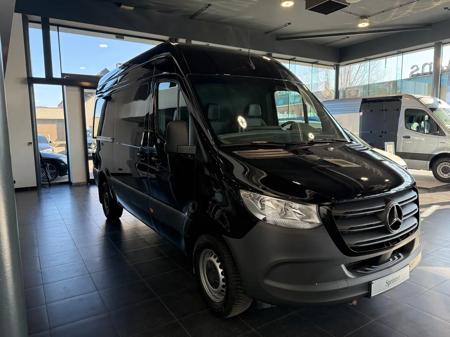 Mercedes-Benz Sprinter 317 CDI L2H2 RWD Noir - 2