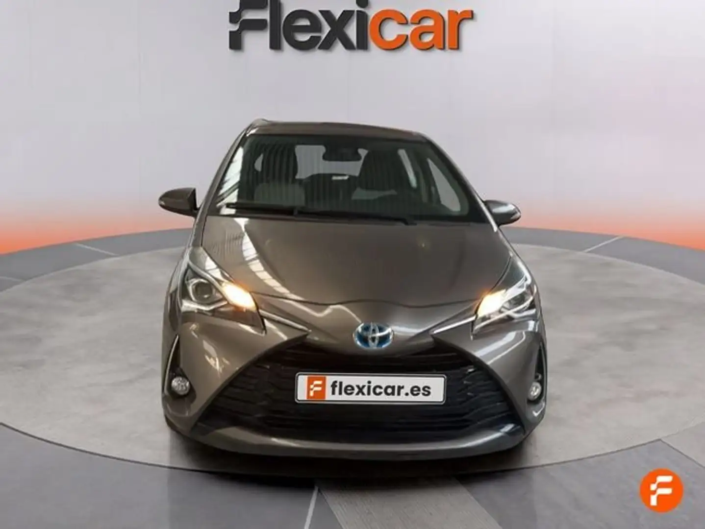 Toyota Yaris 120H 1.5 Business Plus Gris - 2