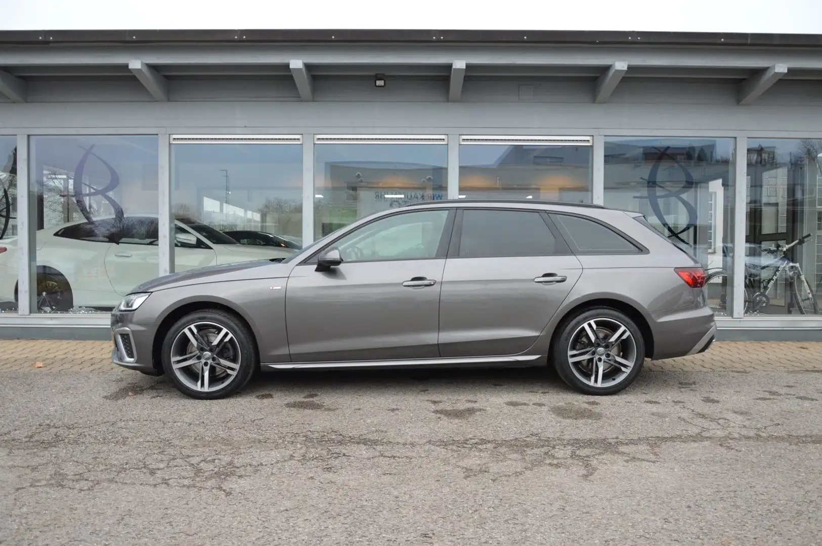 Audi A4 Avant 40 g-tron S line*AUTOMATIK*NAVI*CAM*SHZ Grau - 2
