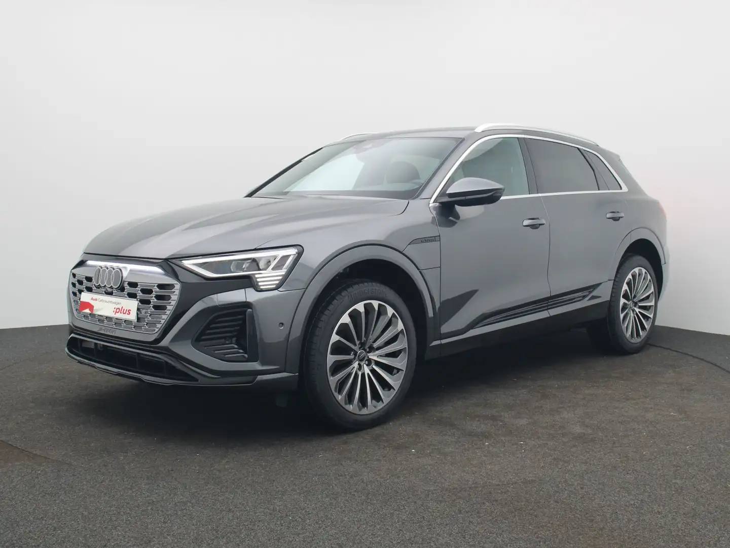Audi Q8 e-tron S-Line 55 Quattro /Pano,Matrix,AHK,Air Grau - 2