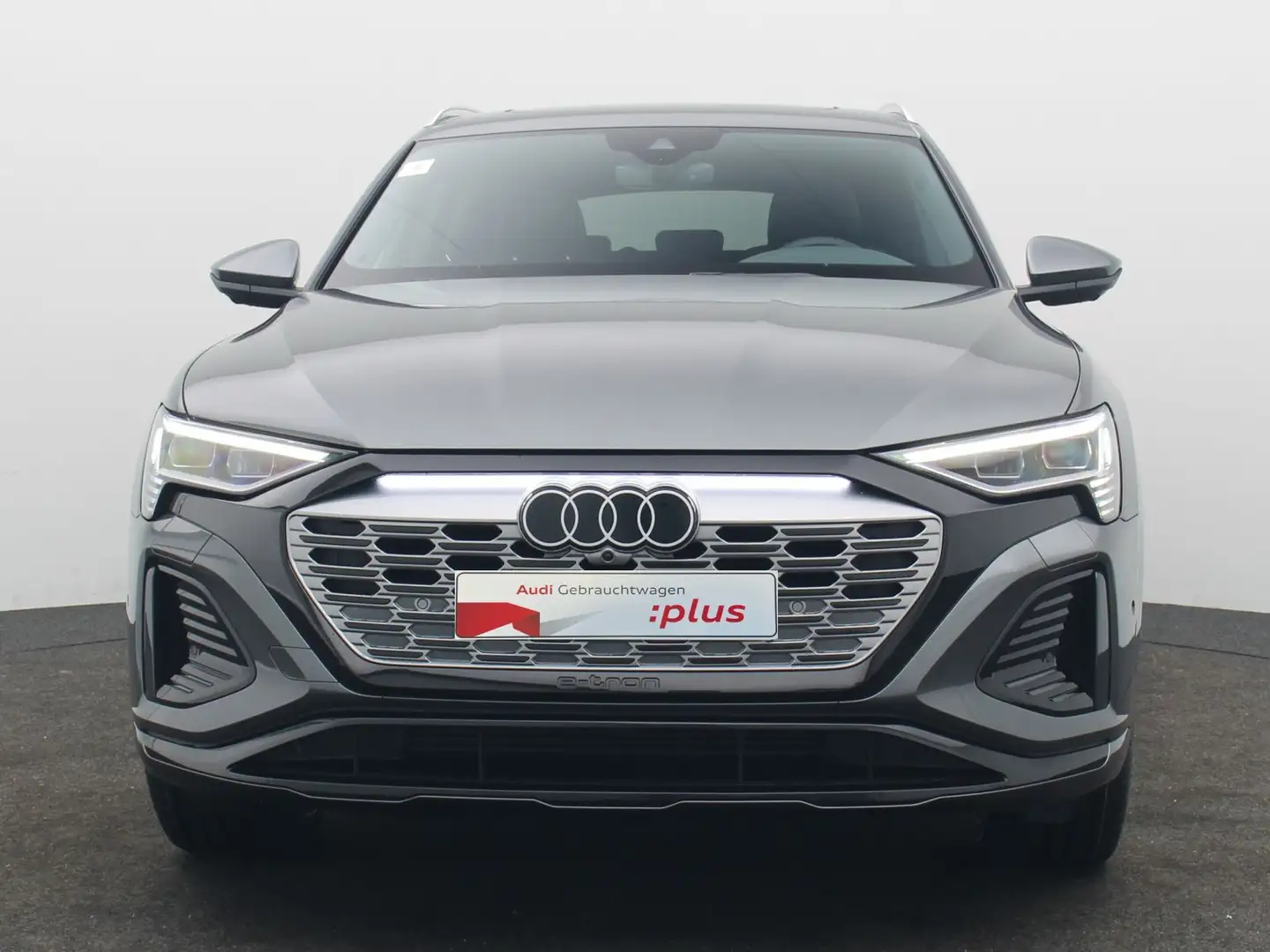 Audi Q8 e-tron S-Line 55 Quattro /Pano,Matrix,AHK,Air Grau - 2