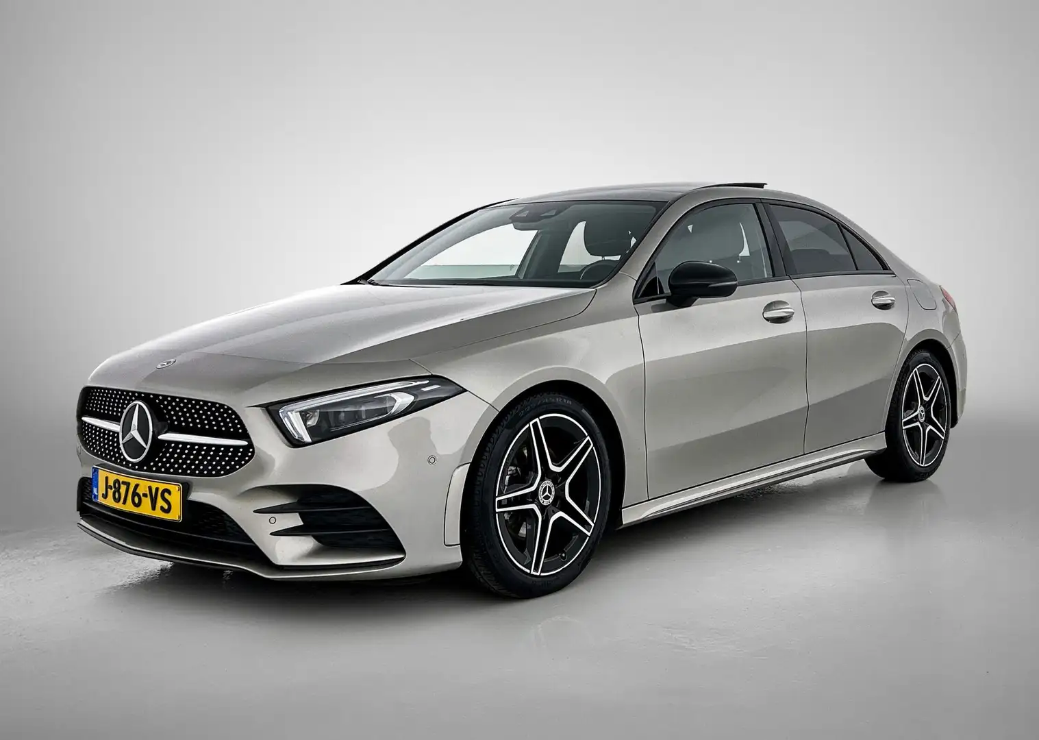 Mercedes-Benz A 180 AMG Night Upgrade Automaat (PANORAMADAK, SFEERVERL Grijs - 1